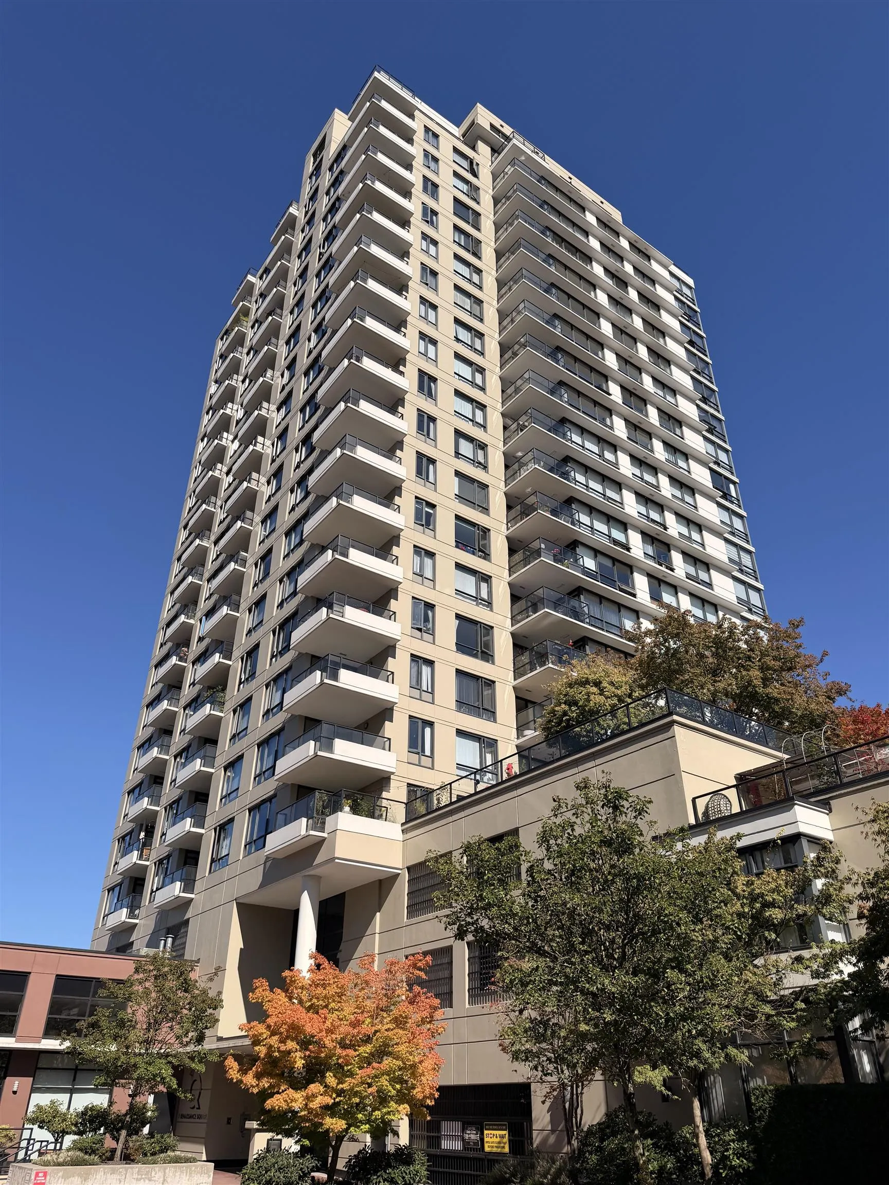 1 Renaissance Square