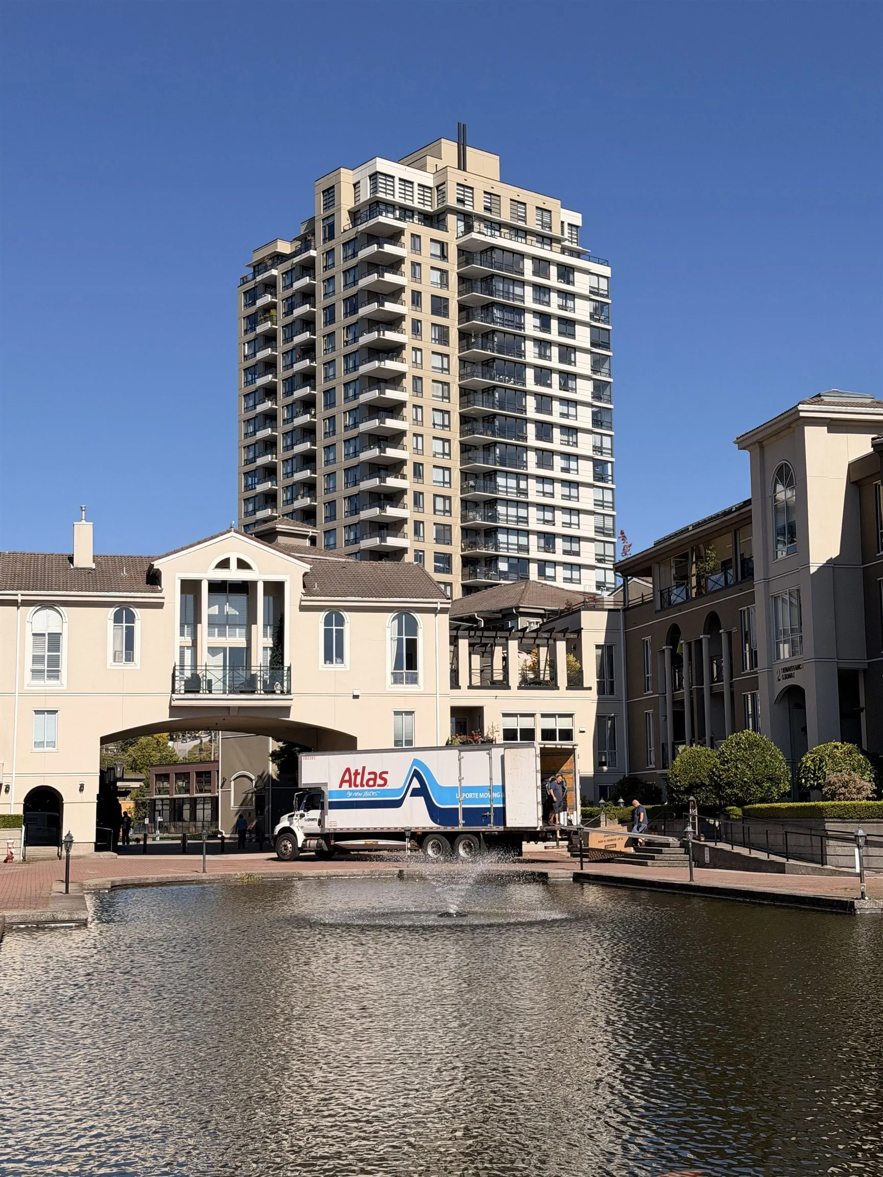 1 Renaissance Square
