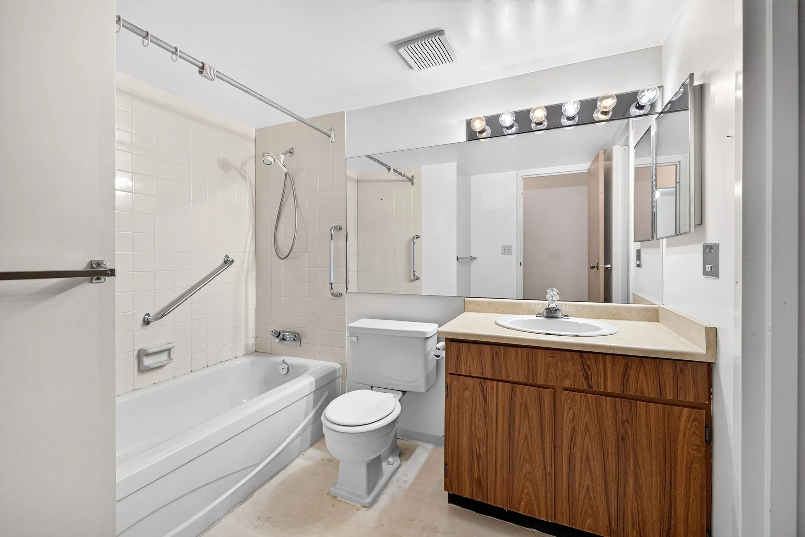 1760 Southmere Crescent #207