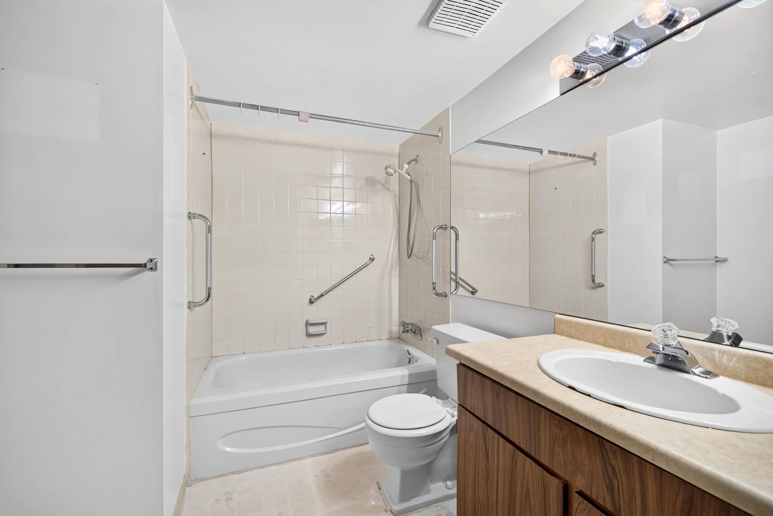 1760 Southmere Crescent #207