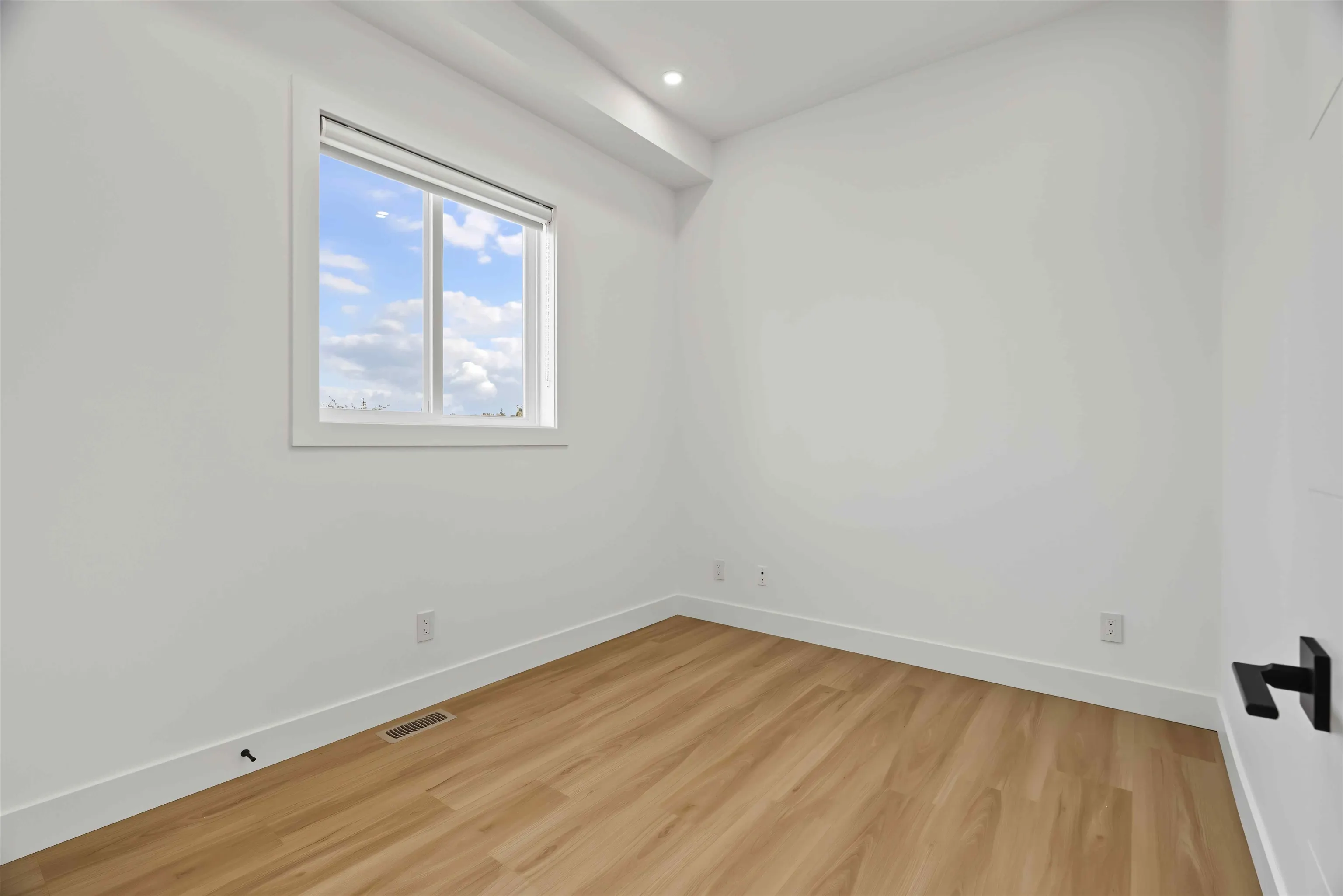 15371 94 Avenue #102