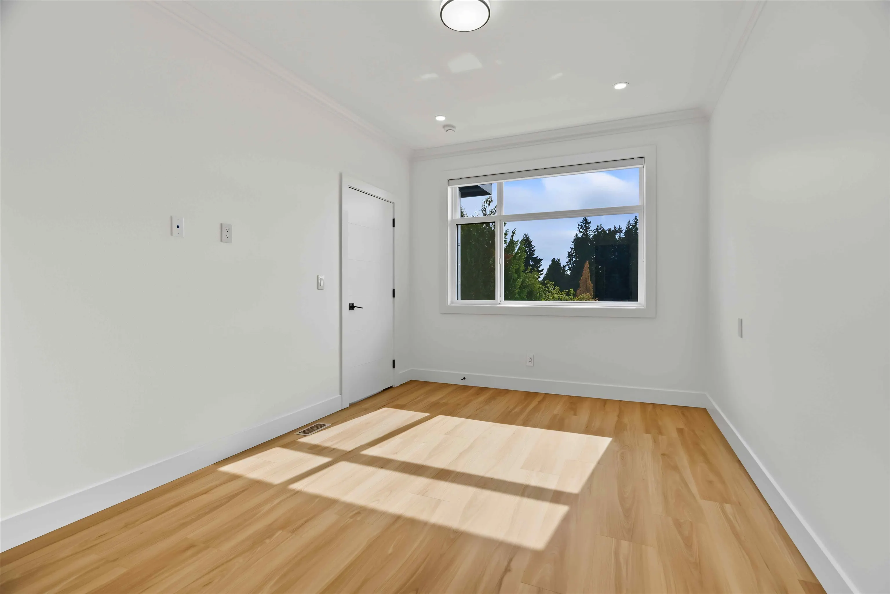 15371 94 Avenue #102
