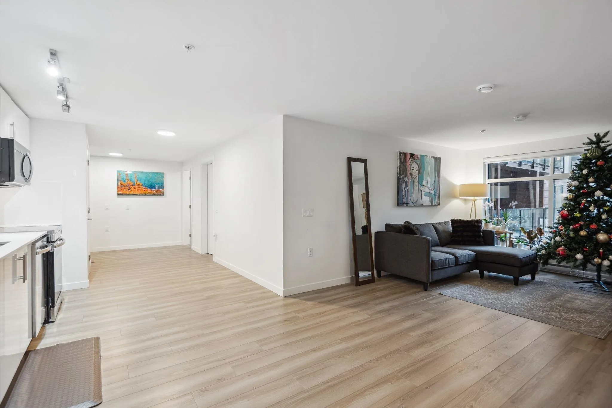 232 Sixth Street #207
