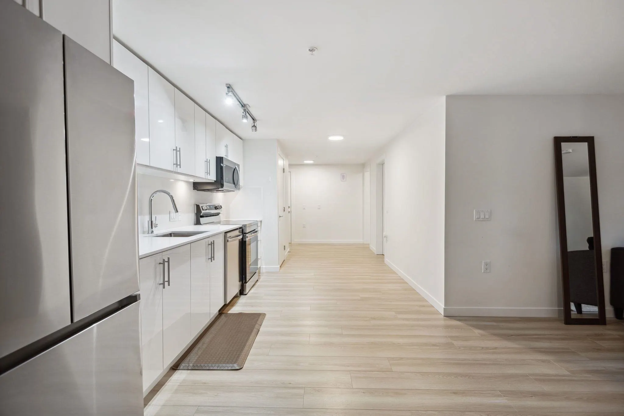 232 Sixth Street #207