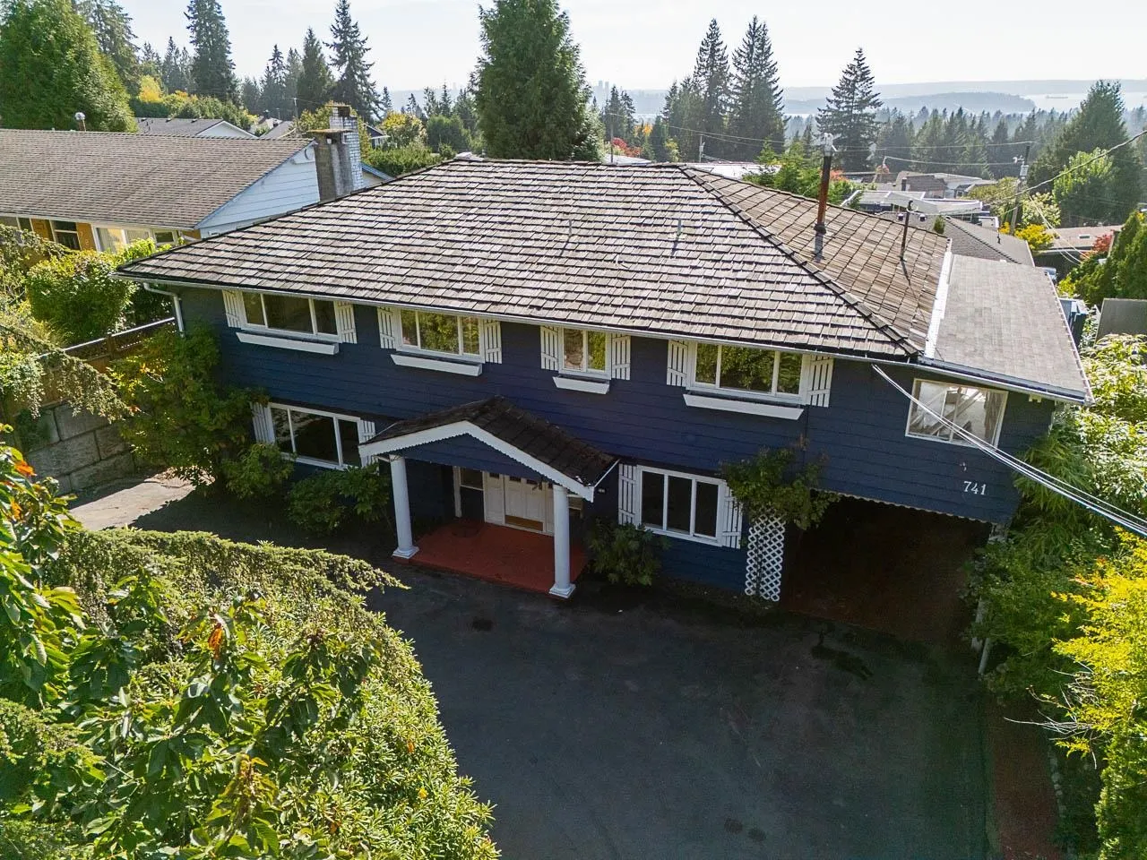 741 Montroyal Boulevard