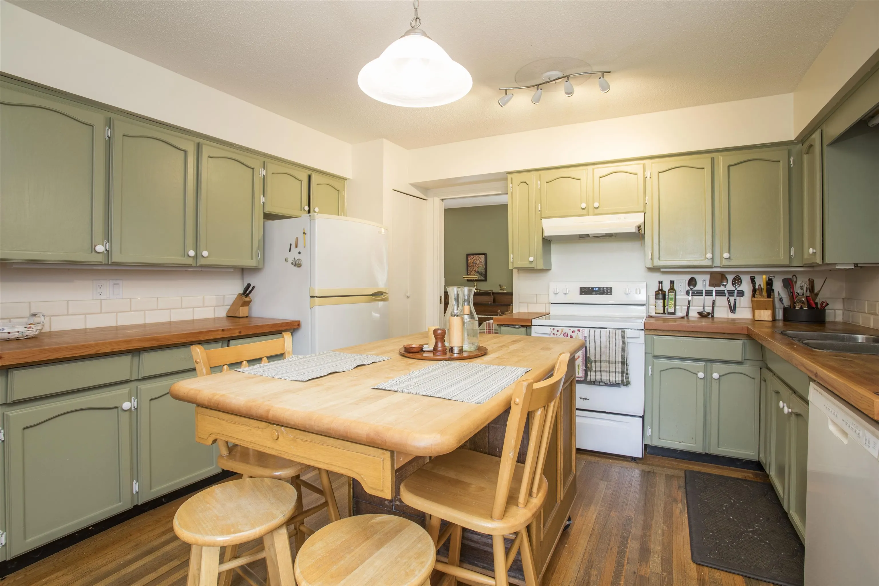 8108 118a Street