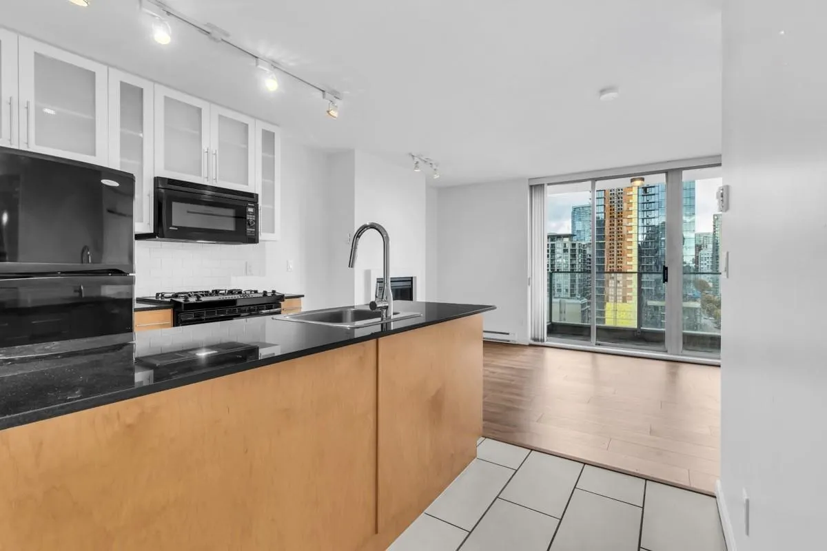 1225 Richards Street #1703