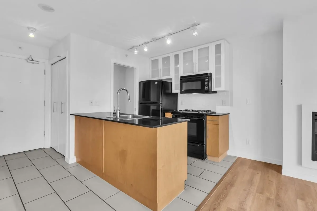1225 Richards Street #1703