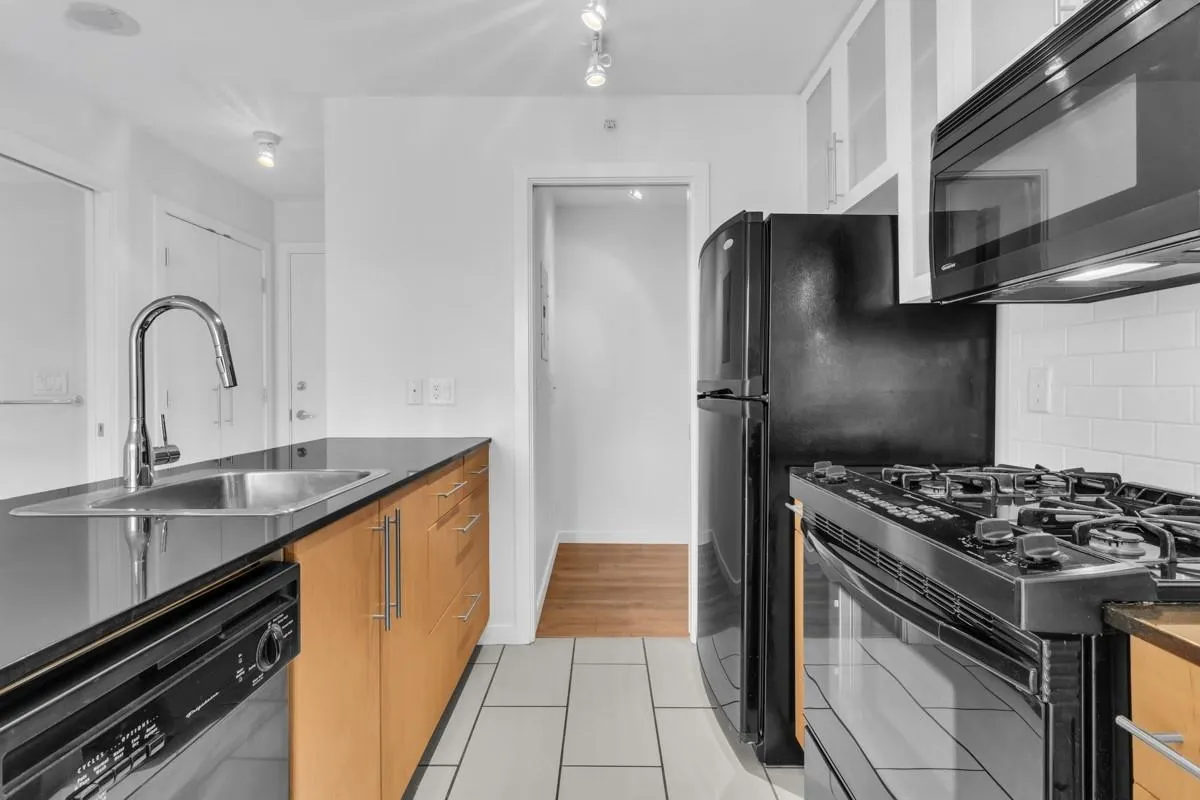 1225 Richards Street #1703