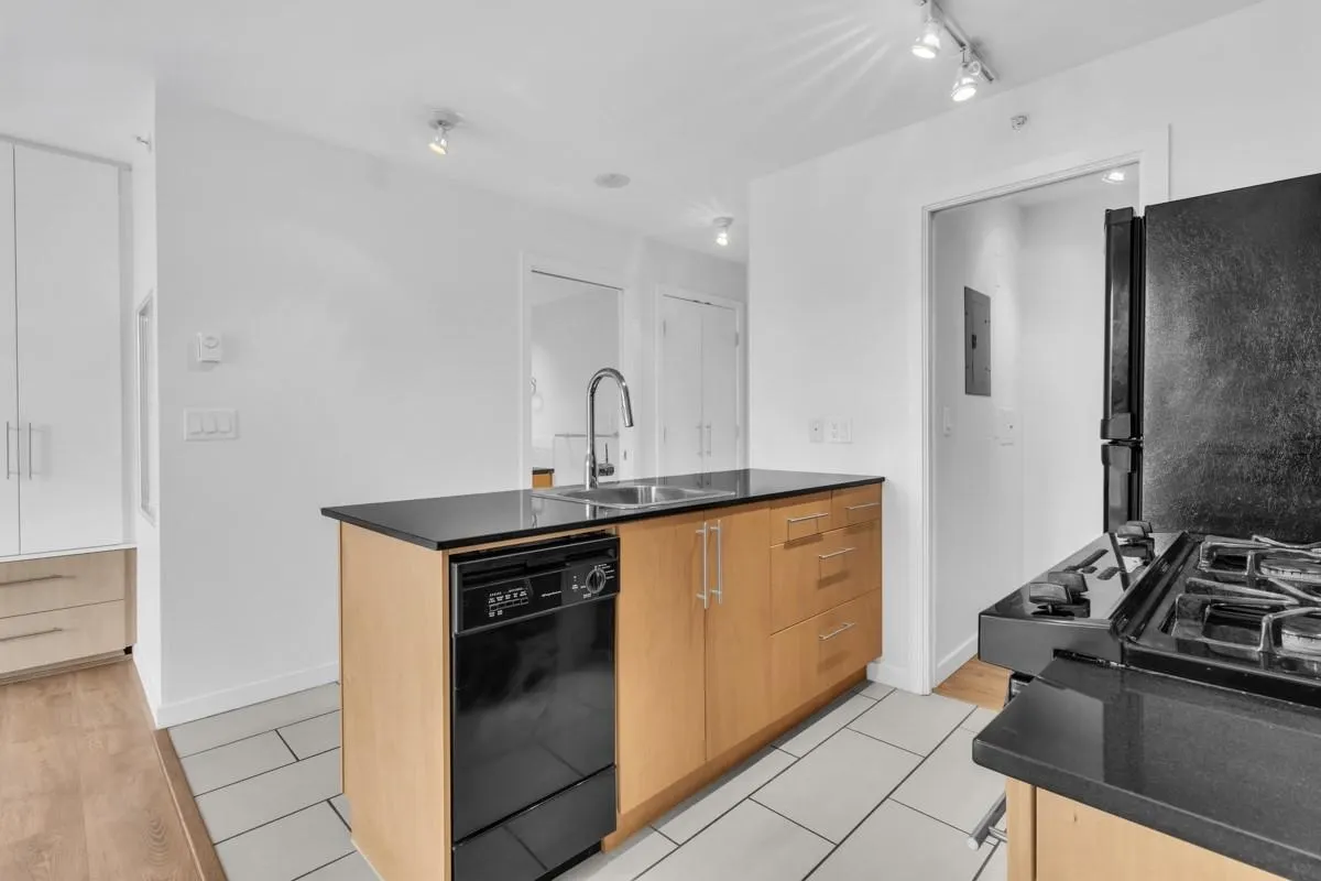 1225 Richards Street #1703