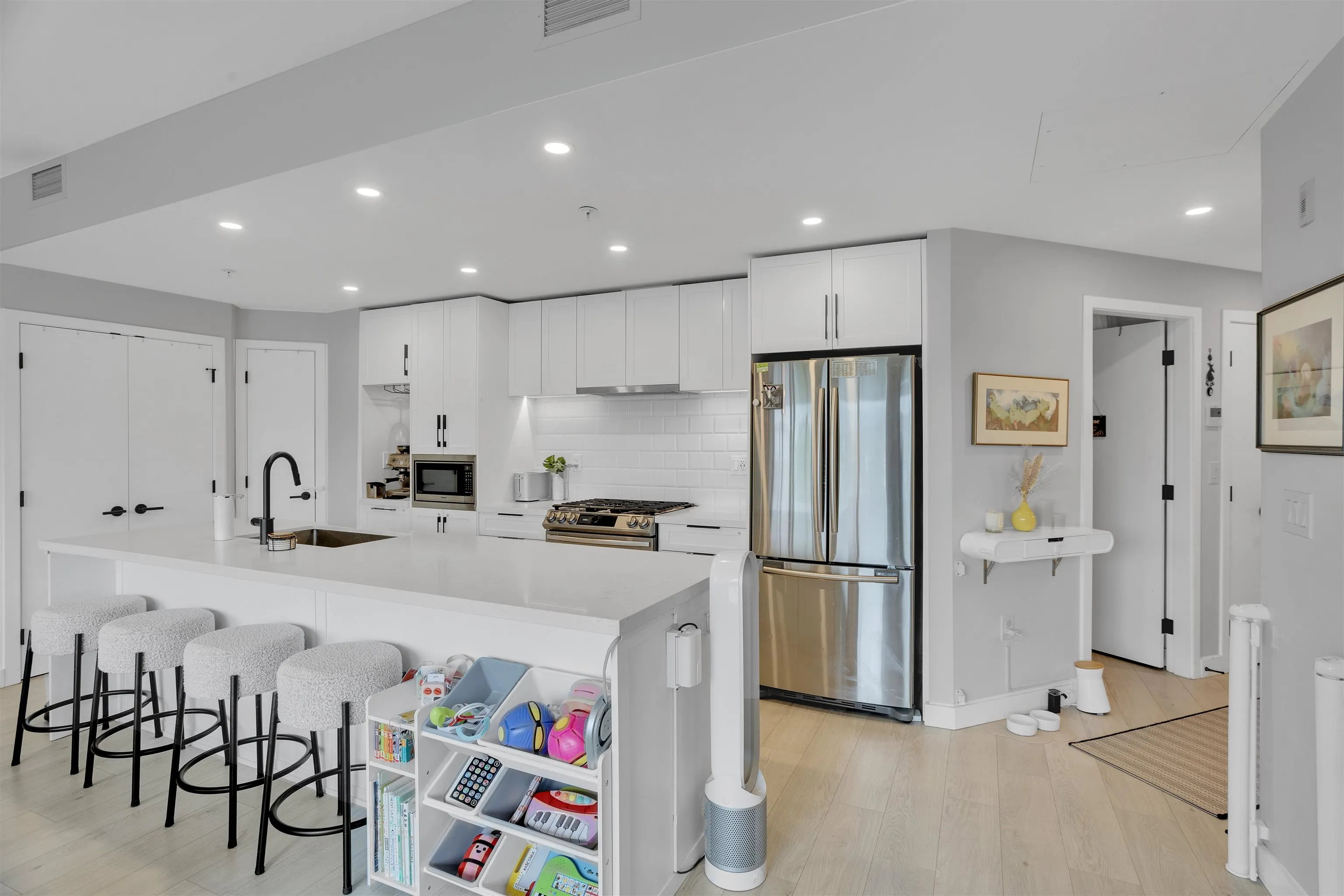 3038 St George Street #609