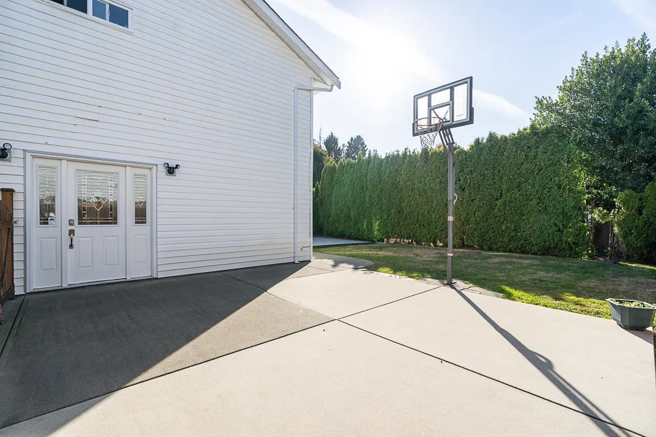 4875 Linden Drive