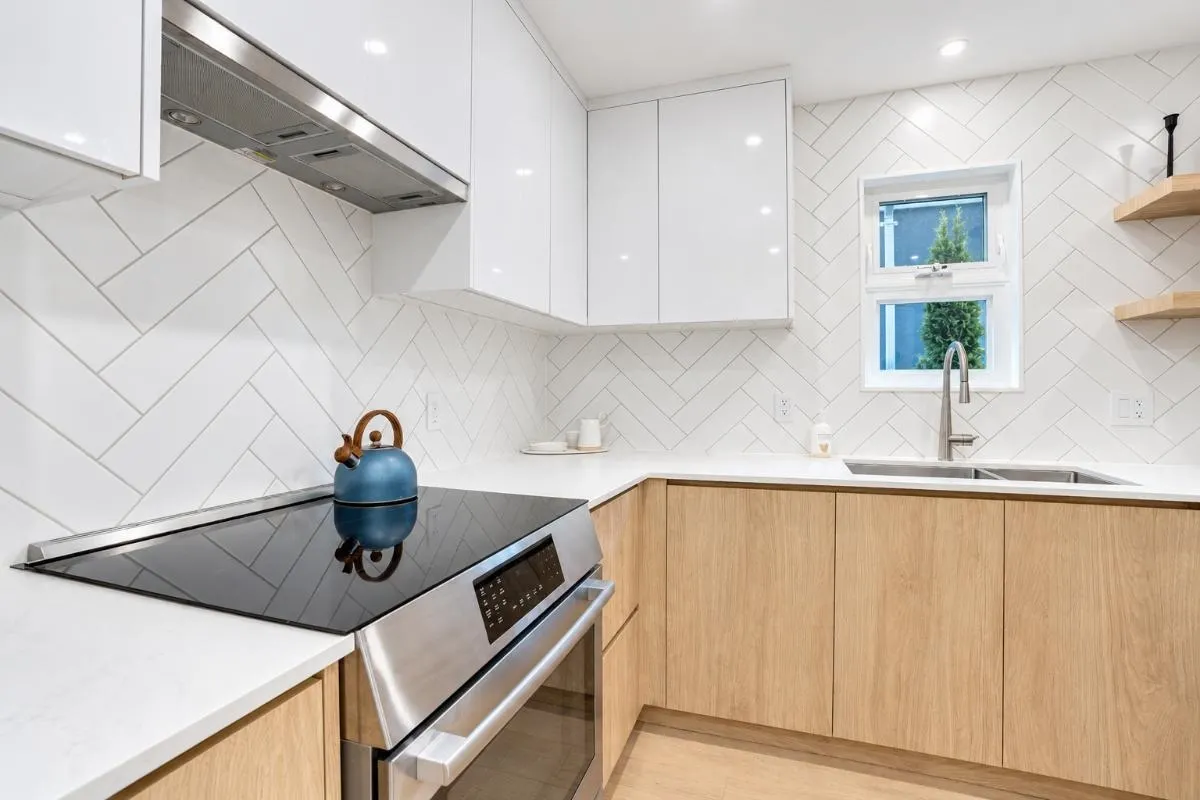174 W 16th Avenue