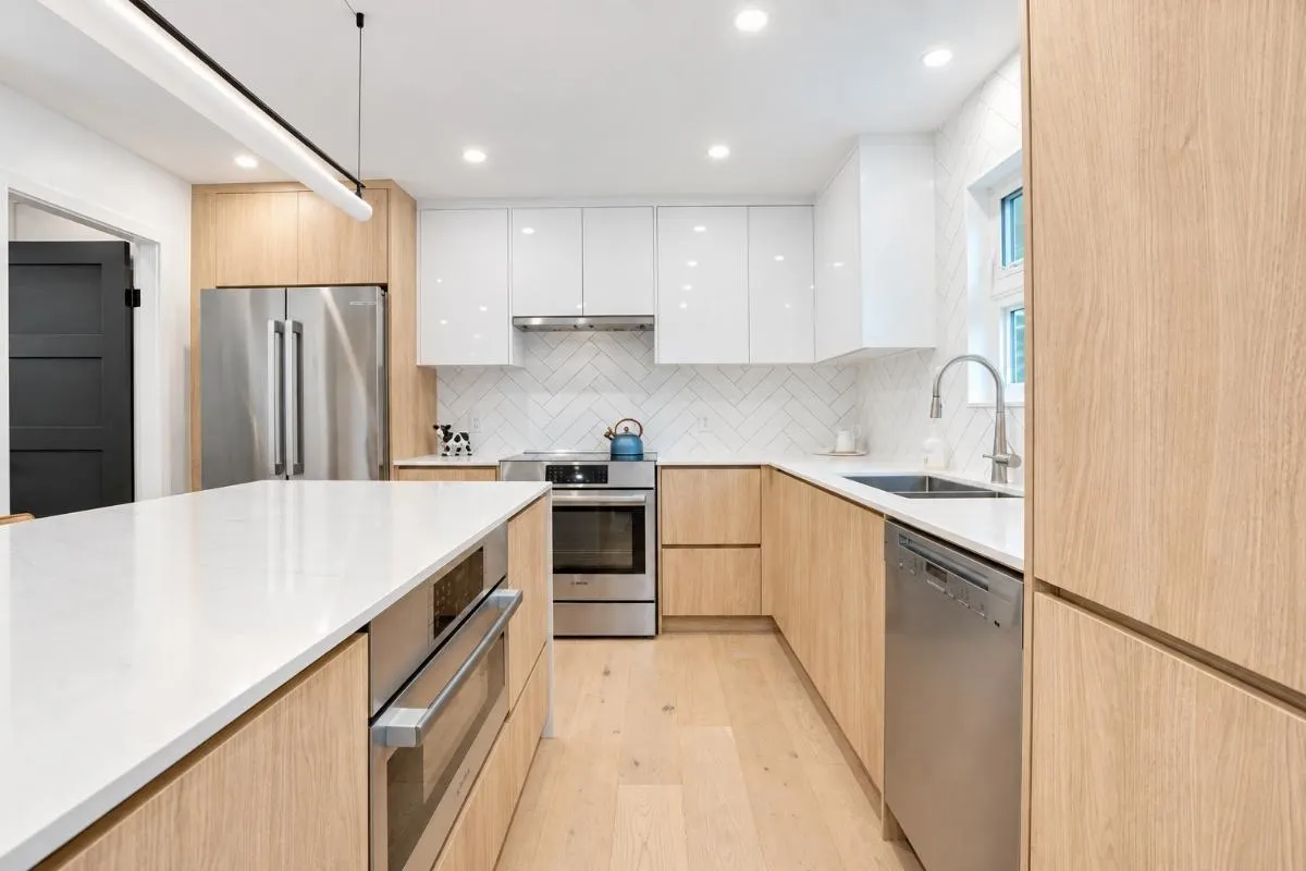 174 W 16th Avenue