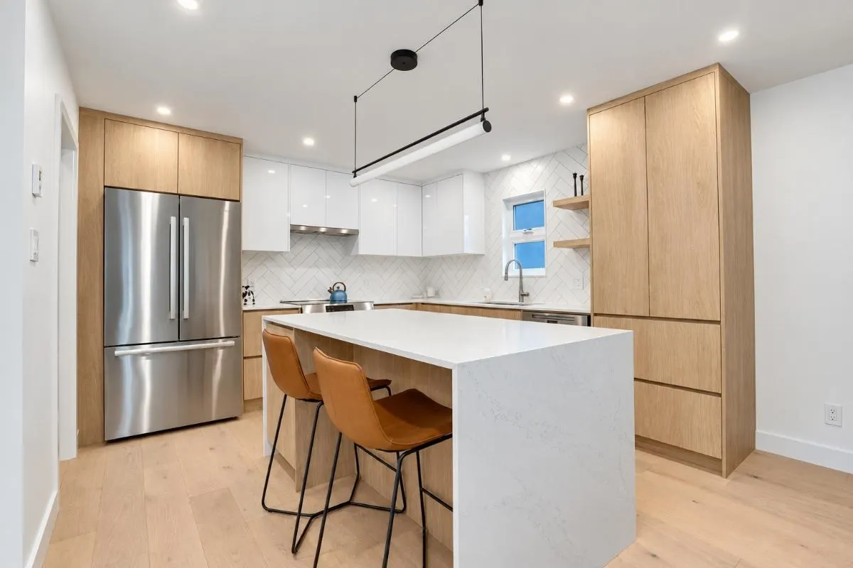 174 W 16th Avenue