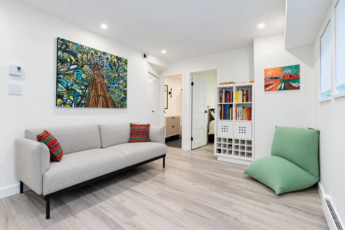 174 W 16th Avenue
