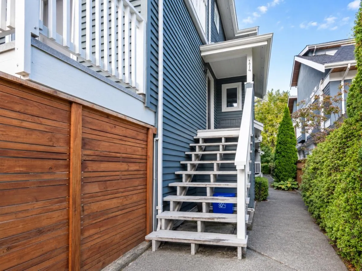 174 W 16th Avenue