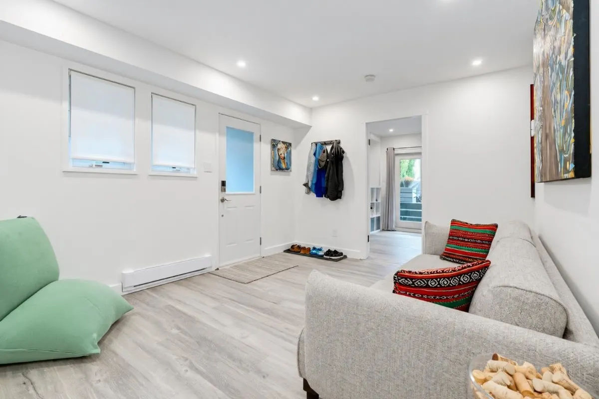 174 W 16th Avenue