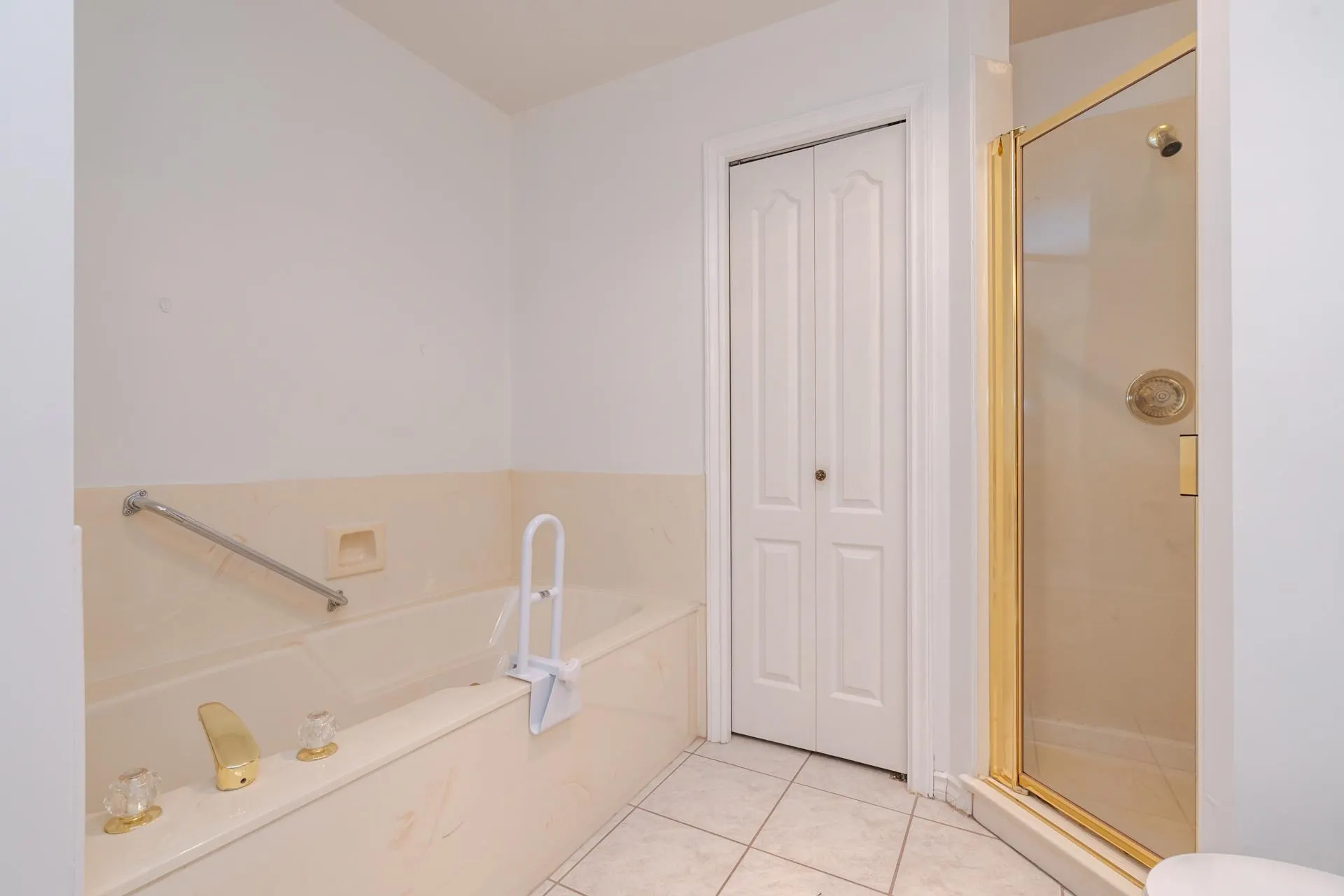21746 52 Avenue #49