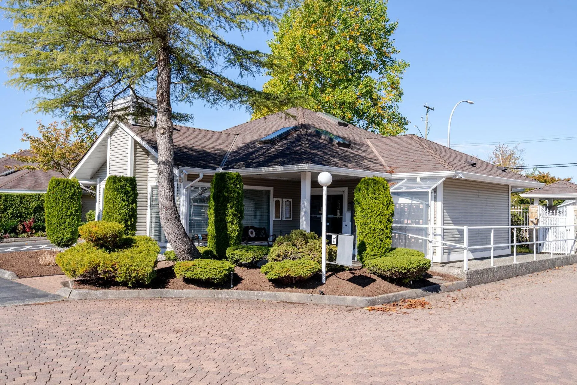 21746 52 Avenue #49