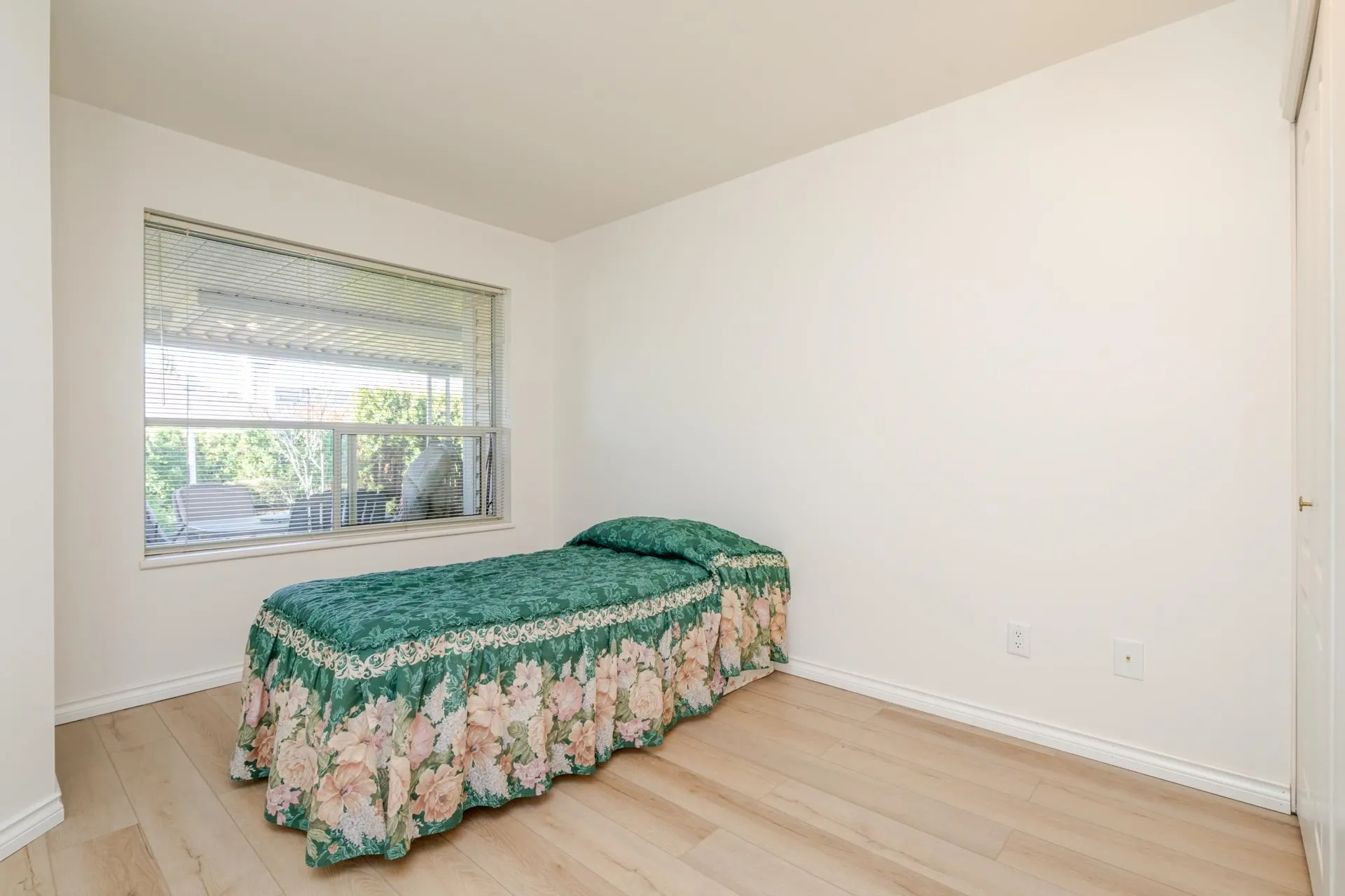 21746 52 Avenue #49