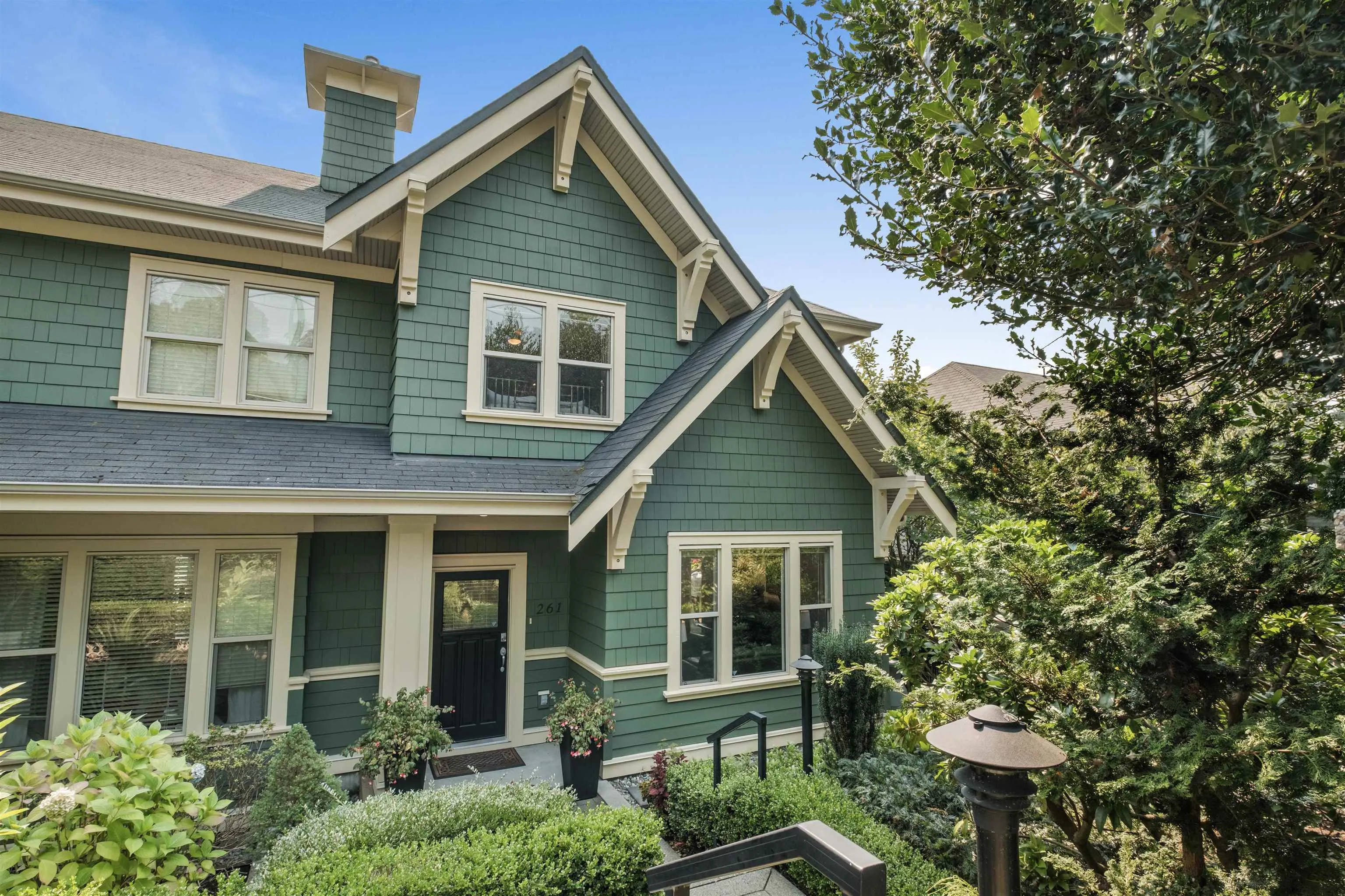 261 E Queens Road