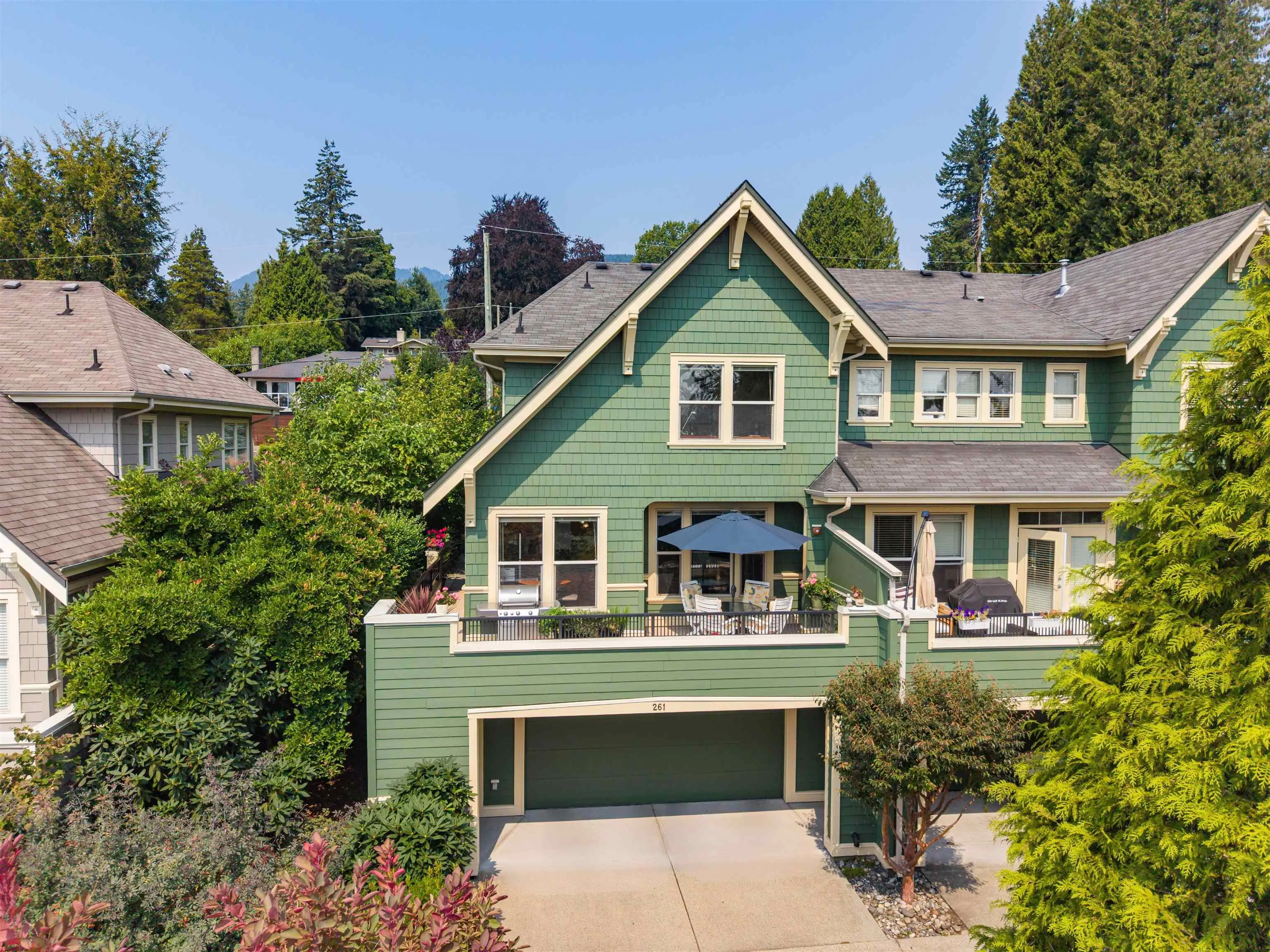 261 E Queens Road
