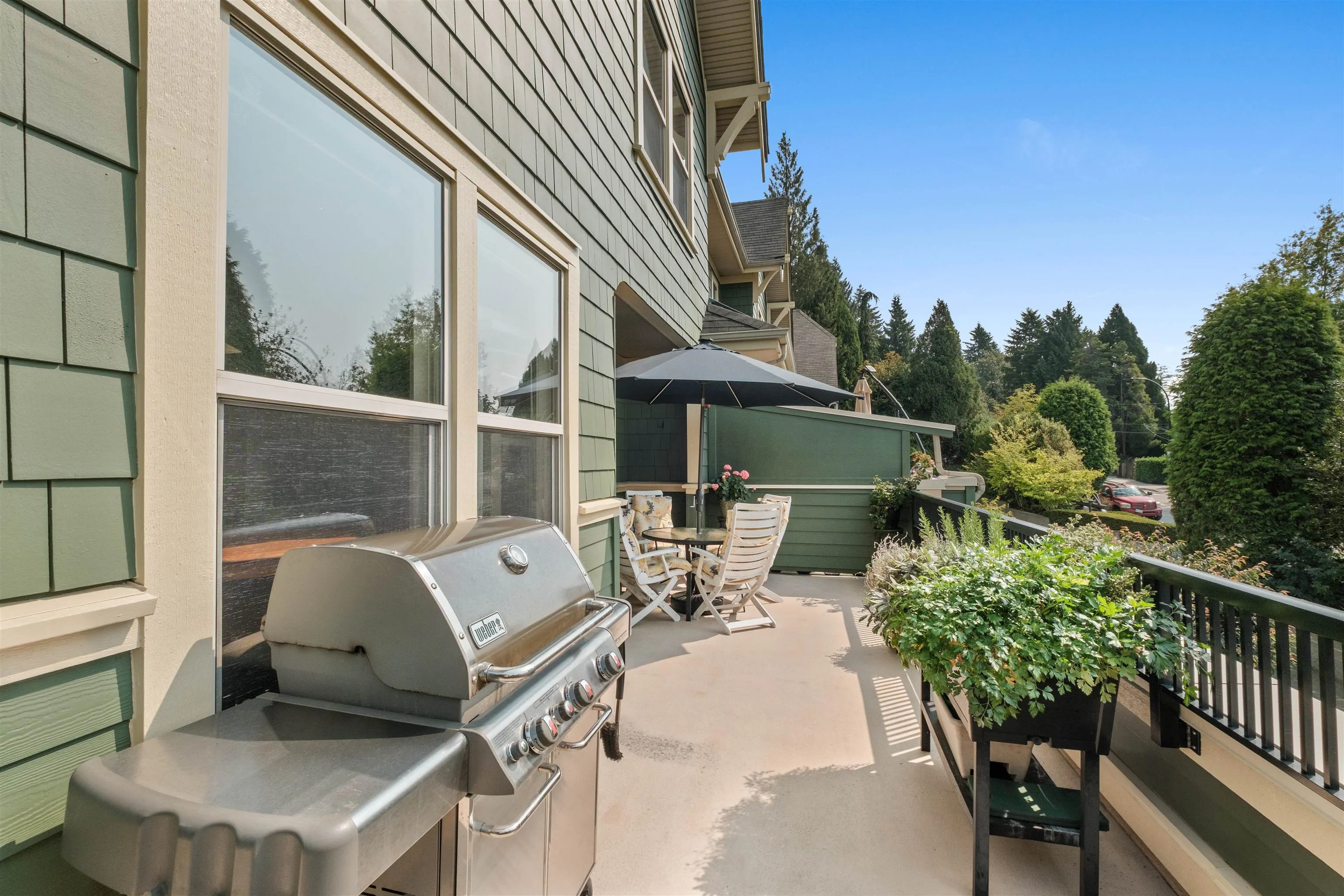 261 E Queens Road