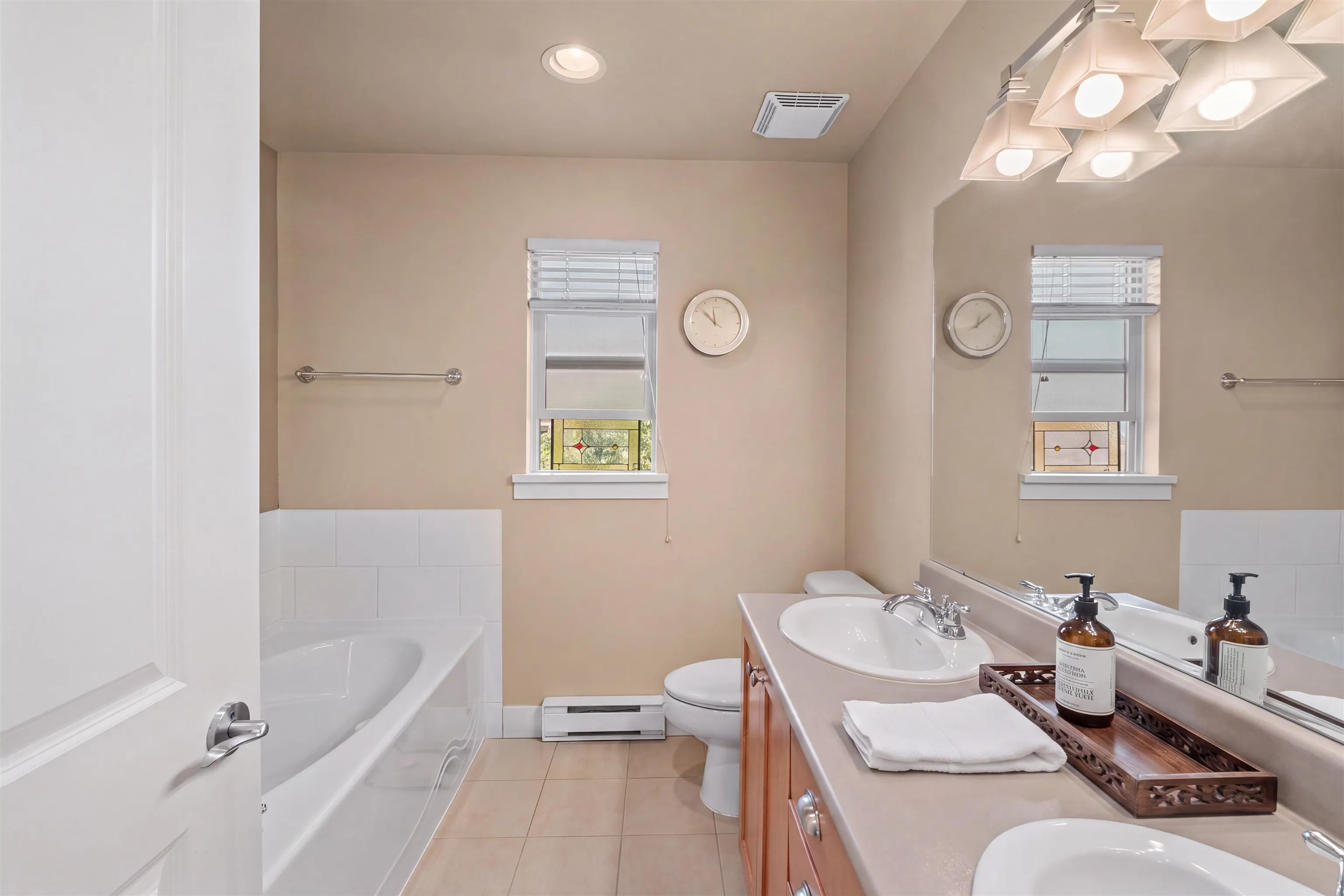 261 E Queens Road