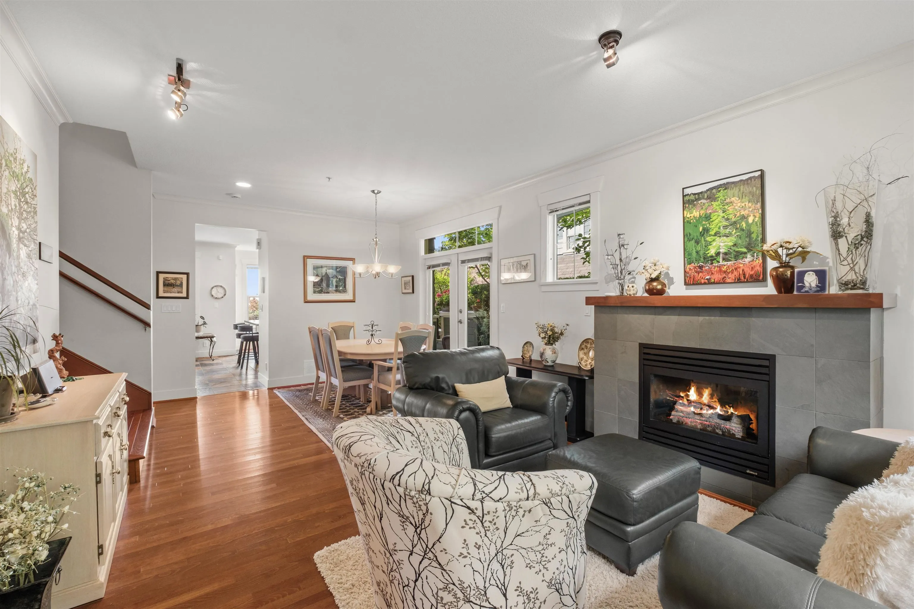 261 E Queens Road