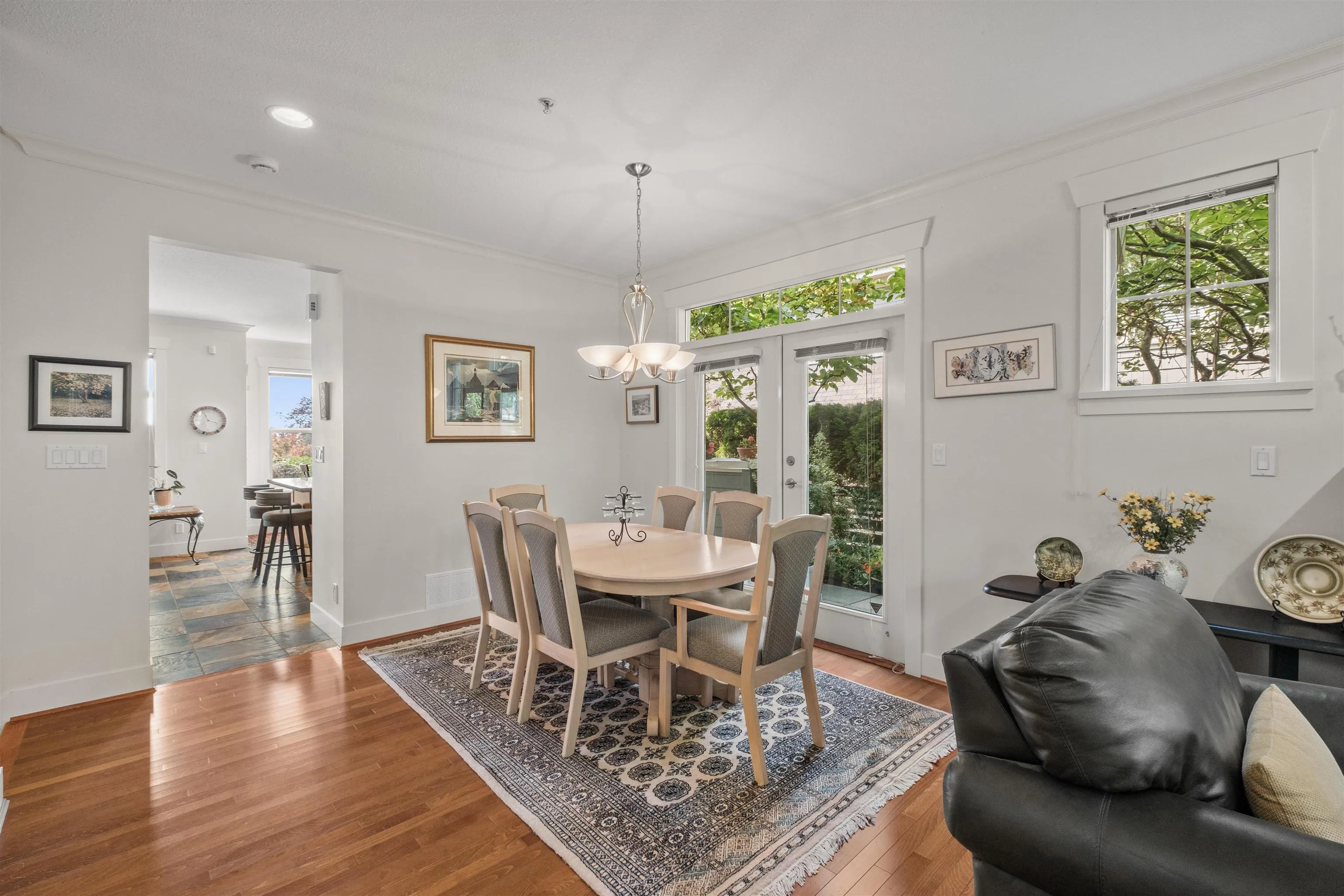 261 E Queens Road