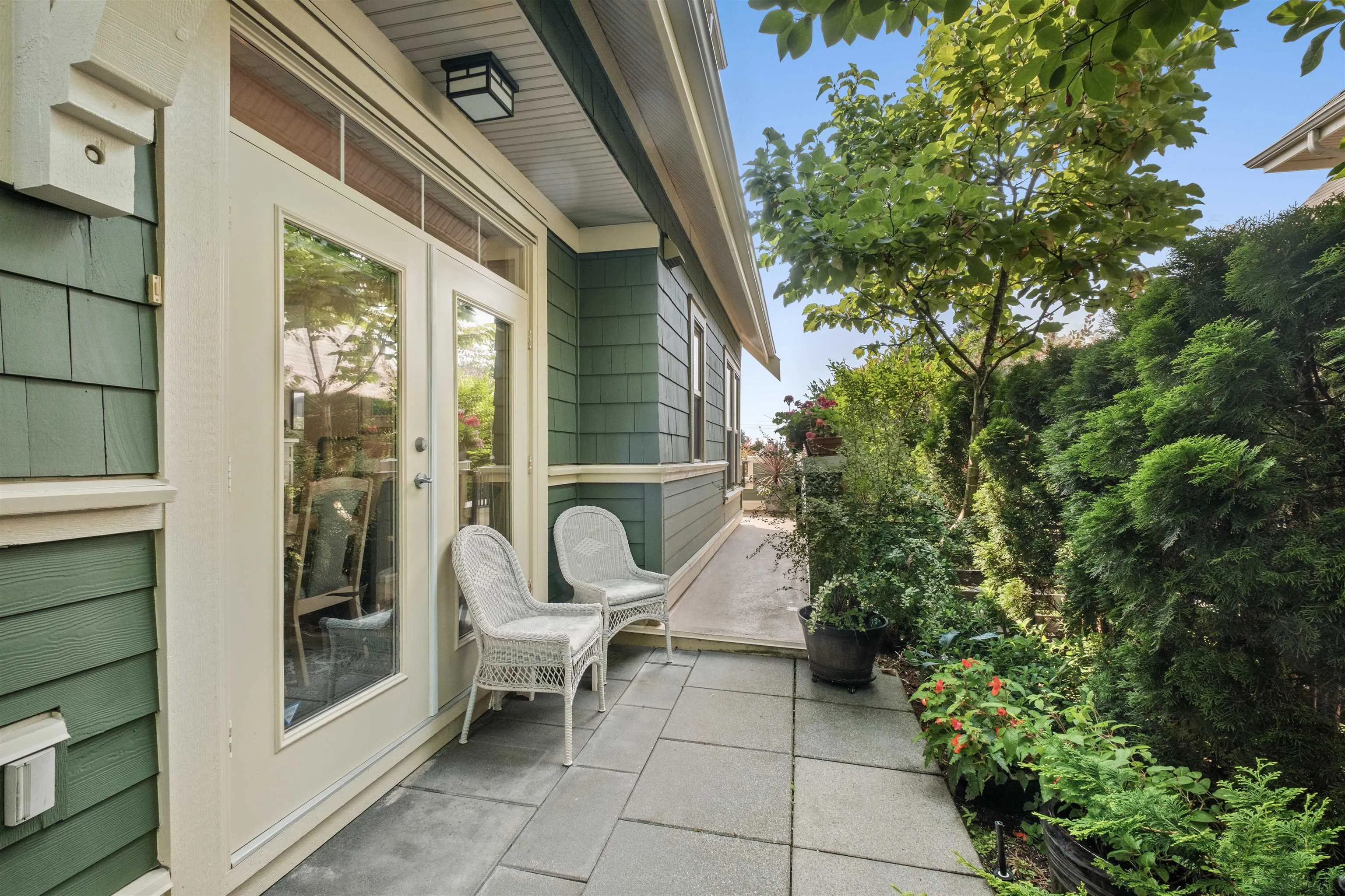 261 E Queens Road