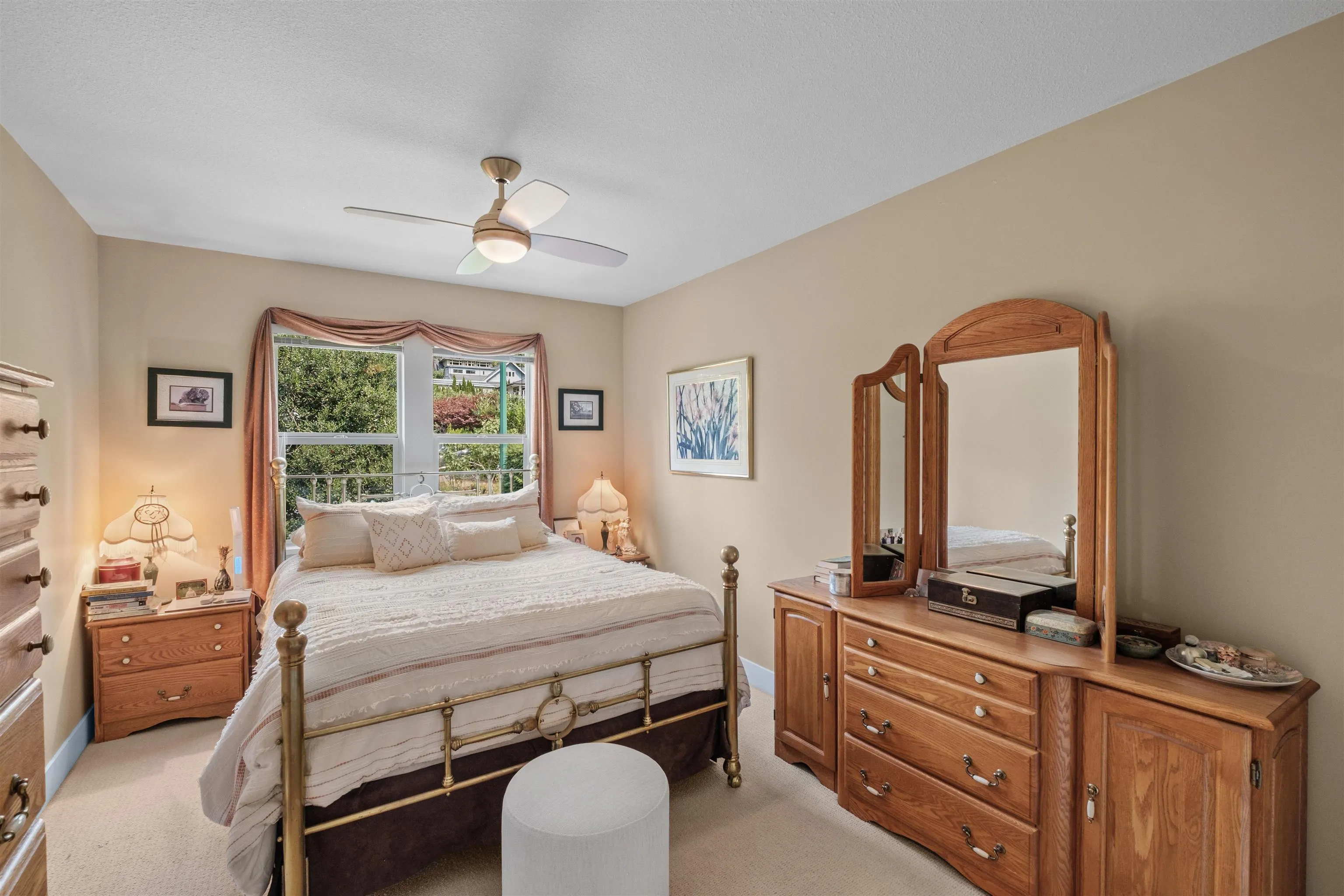 261 E Queens Road