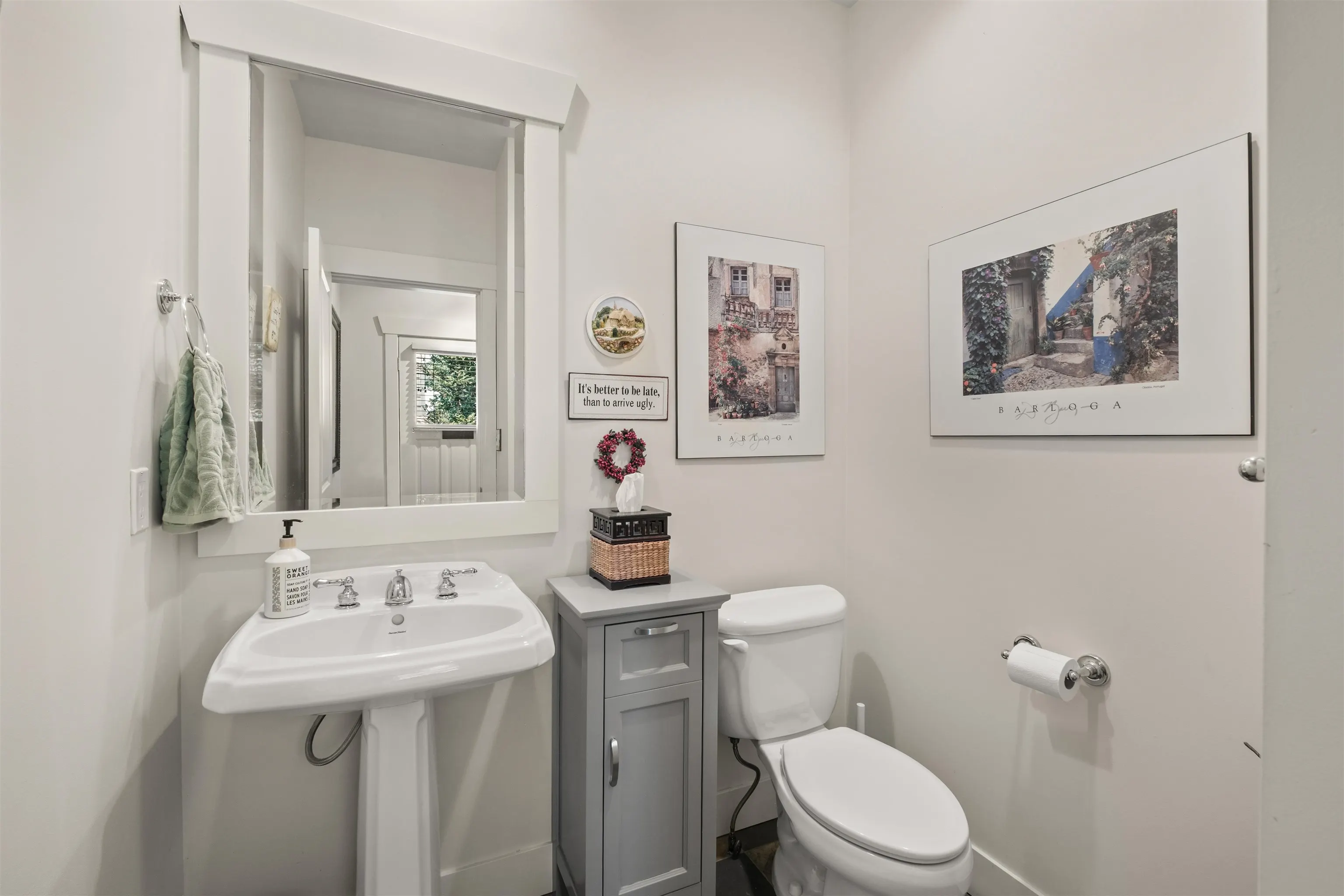 261 E Queens Road