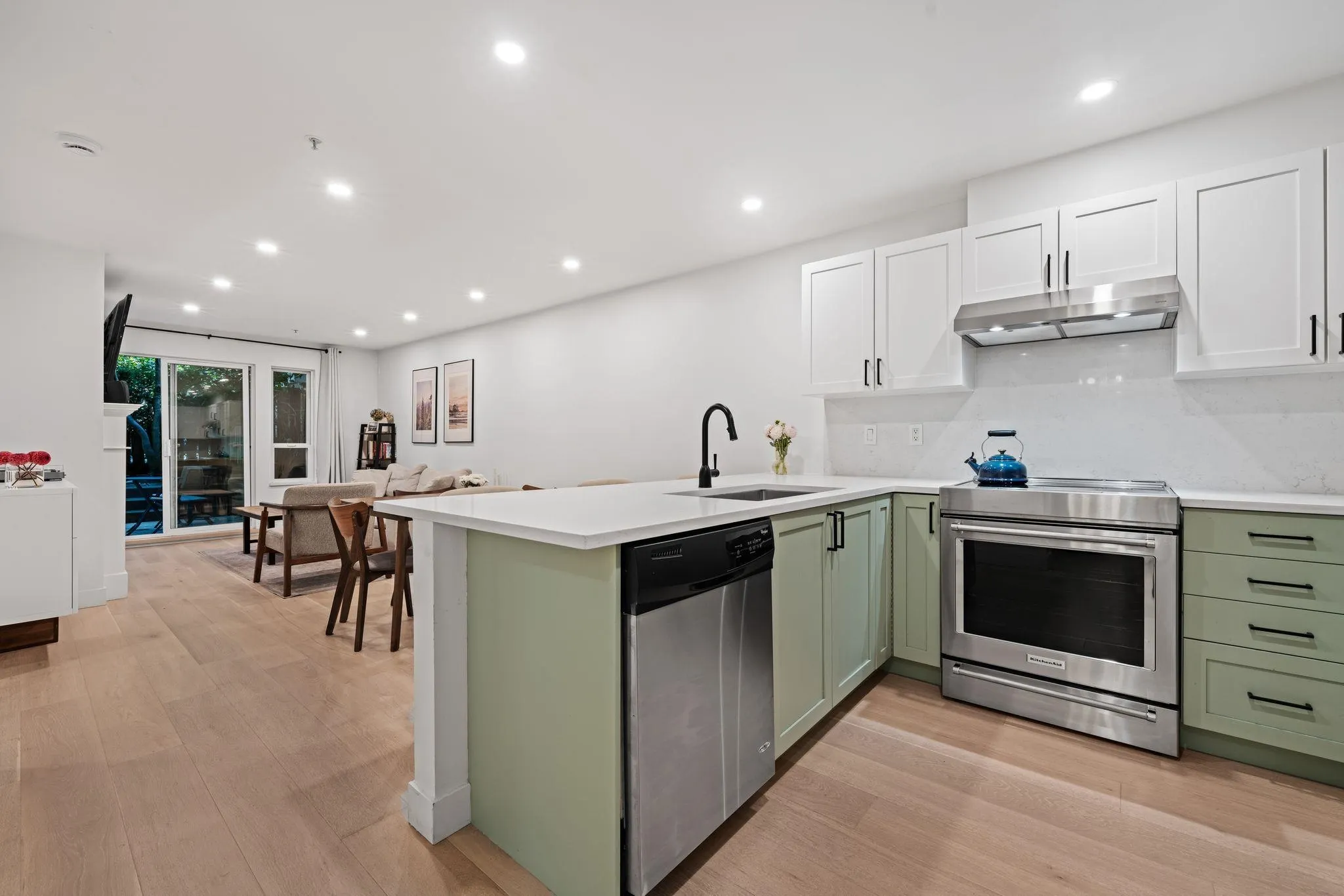 365 E 1st Street #118