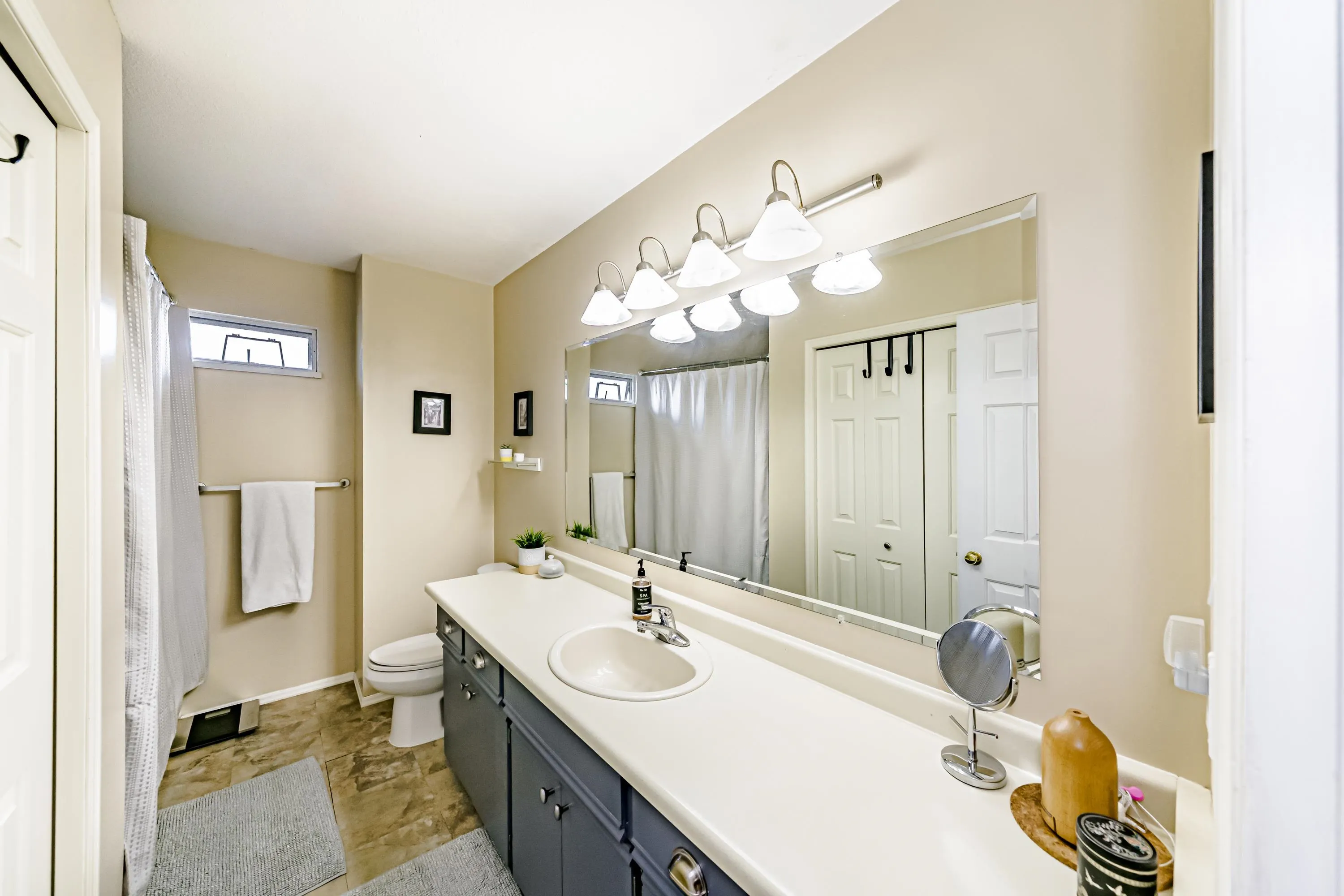 1328 Honeysuckle Lane