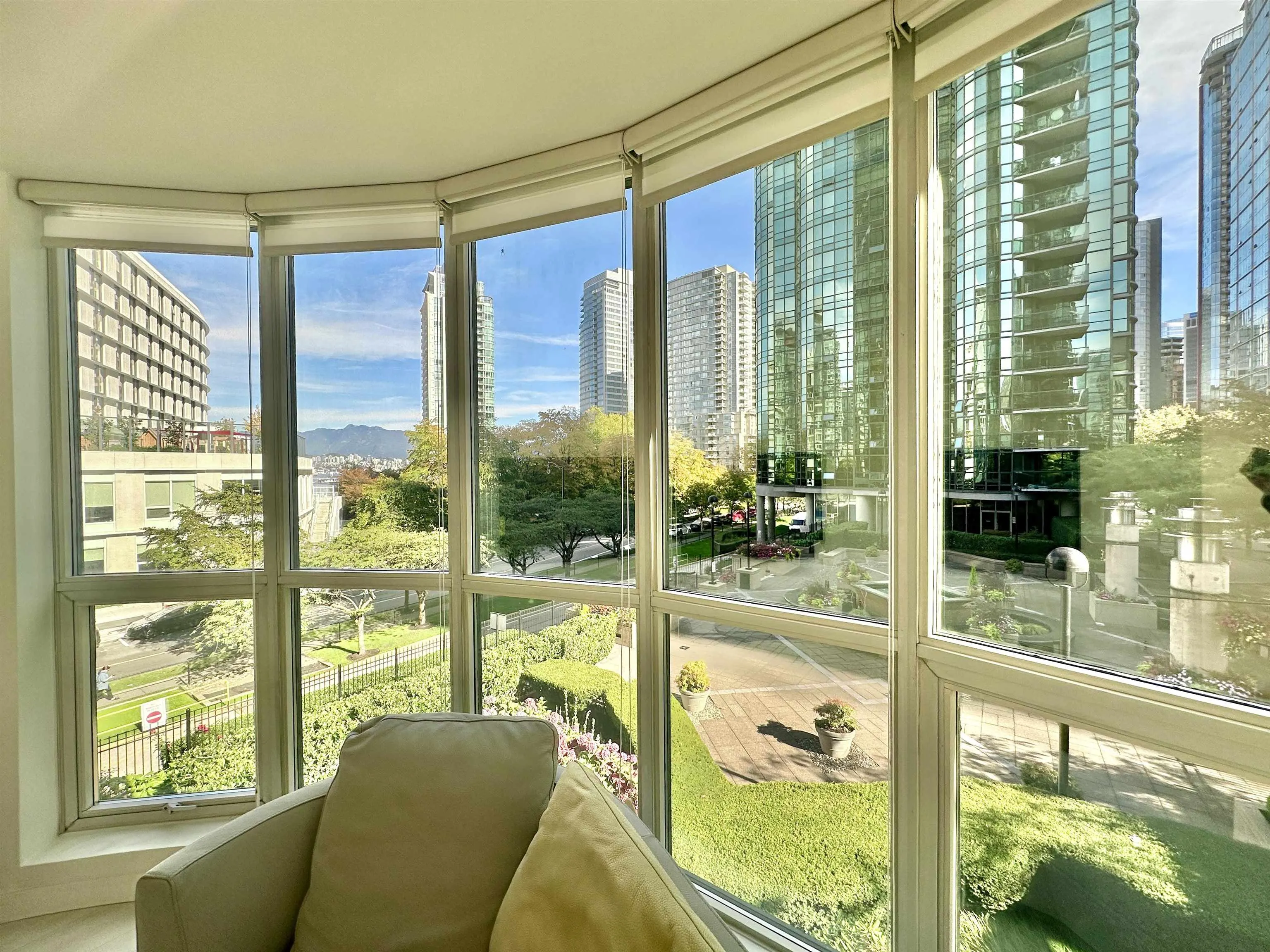 588 Broughton Street #206