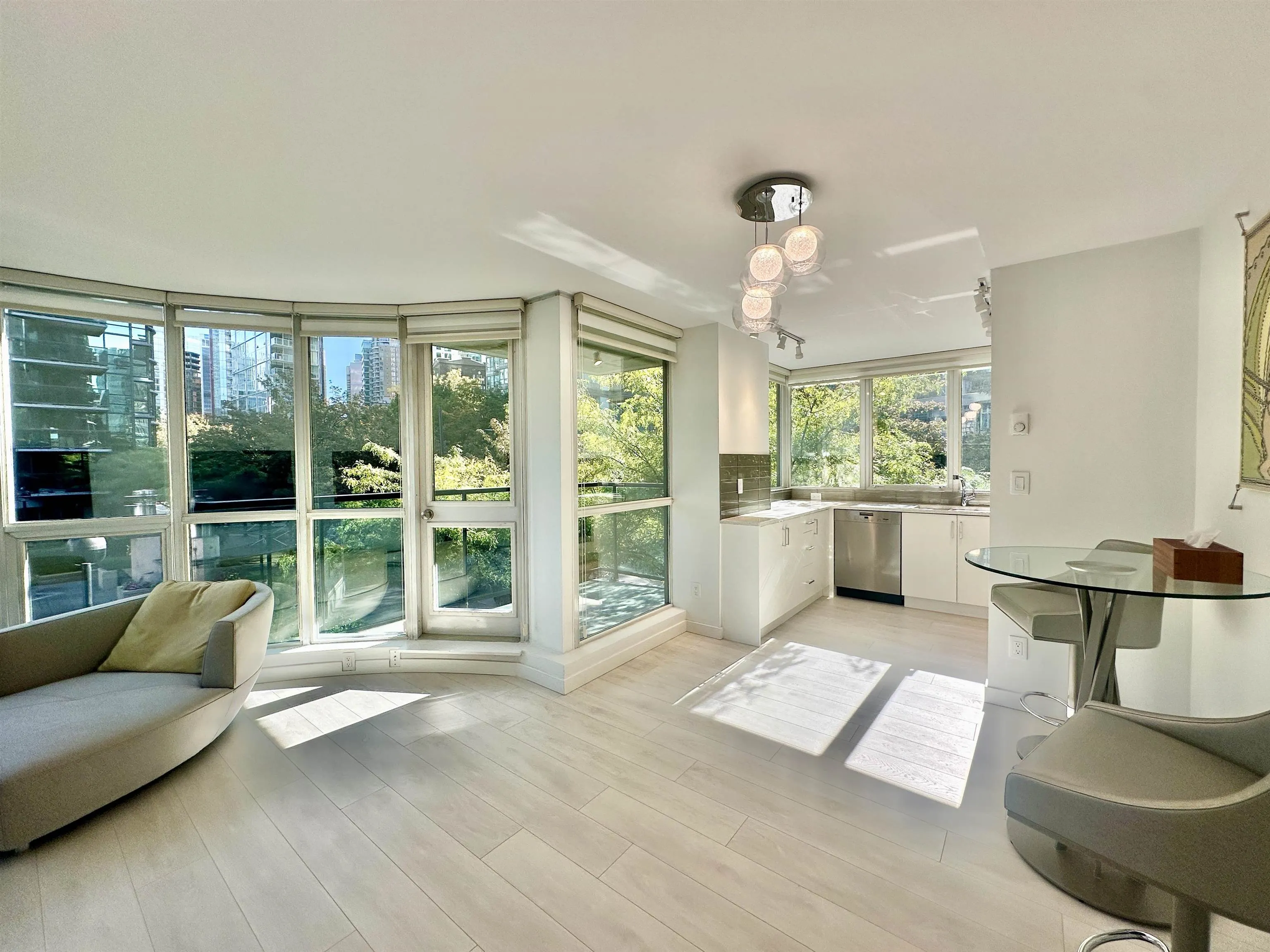 588 Broughton Street #206