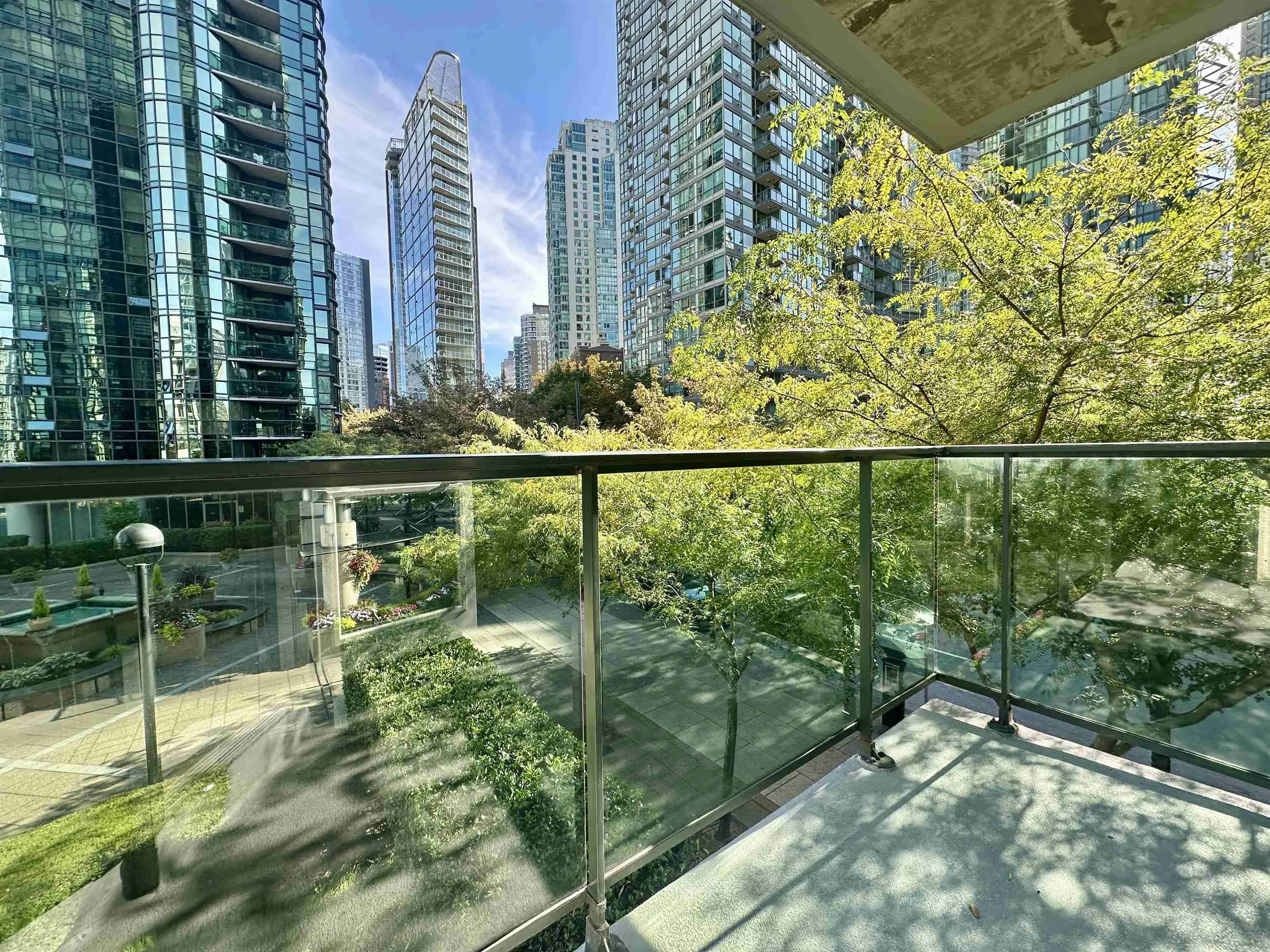 588 Broughton Street #206