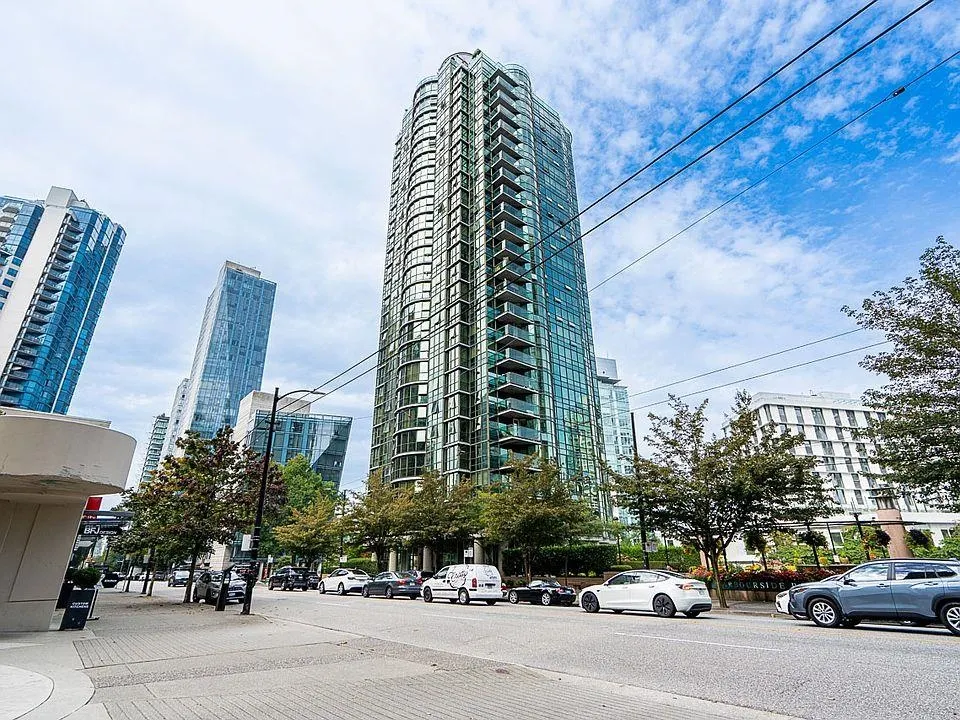 588 Broughton Street #206