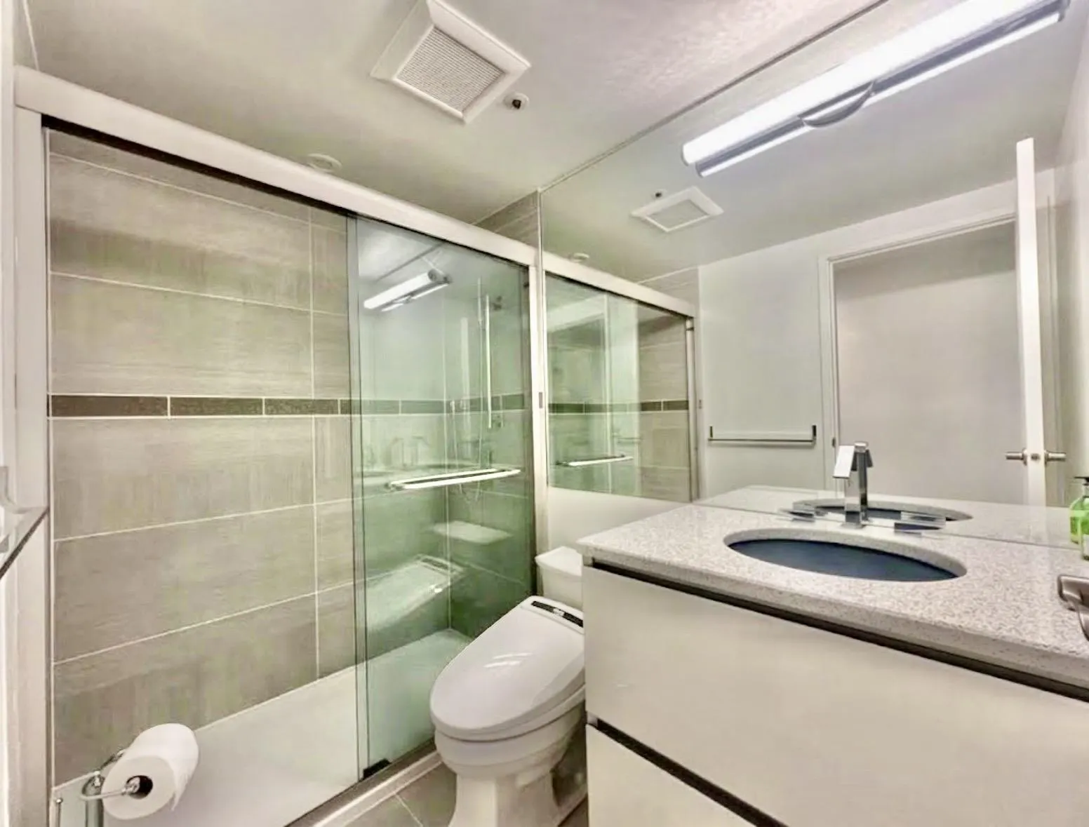 588 Broughton Street #206