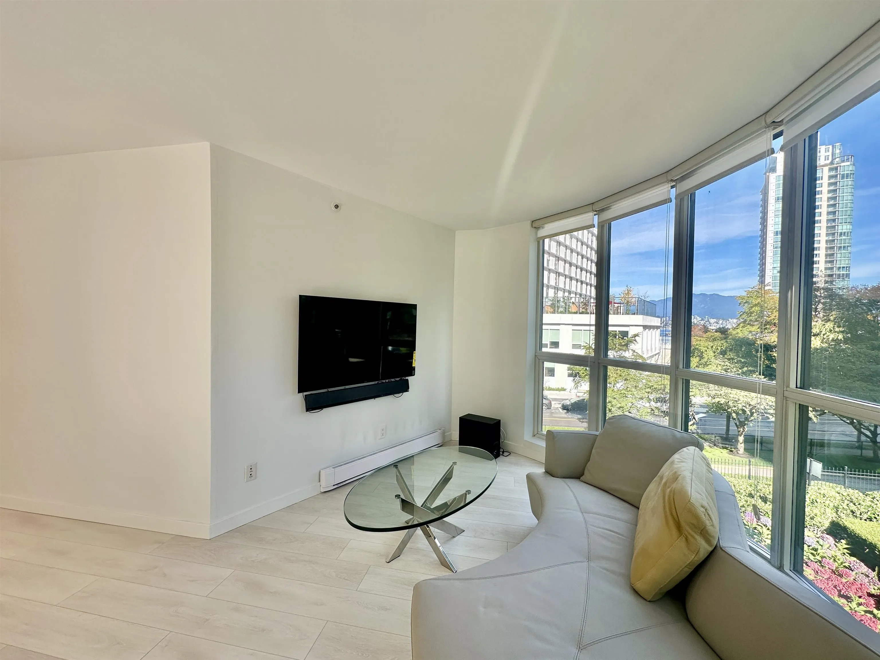 588 Broughton Street #206