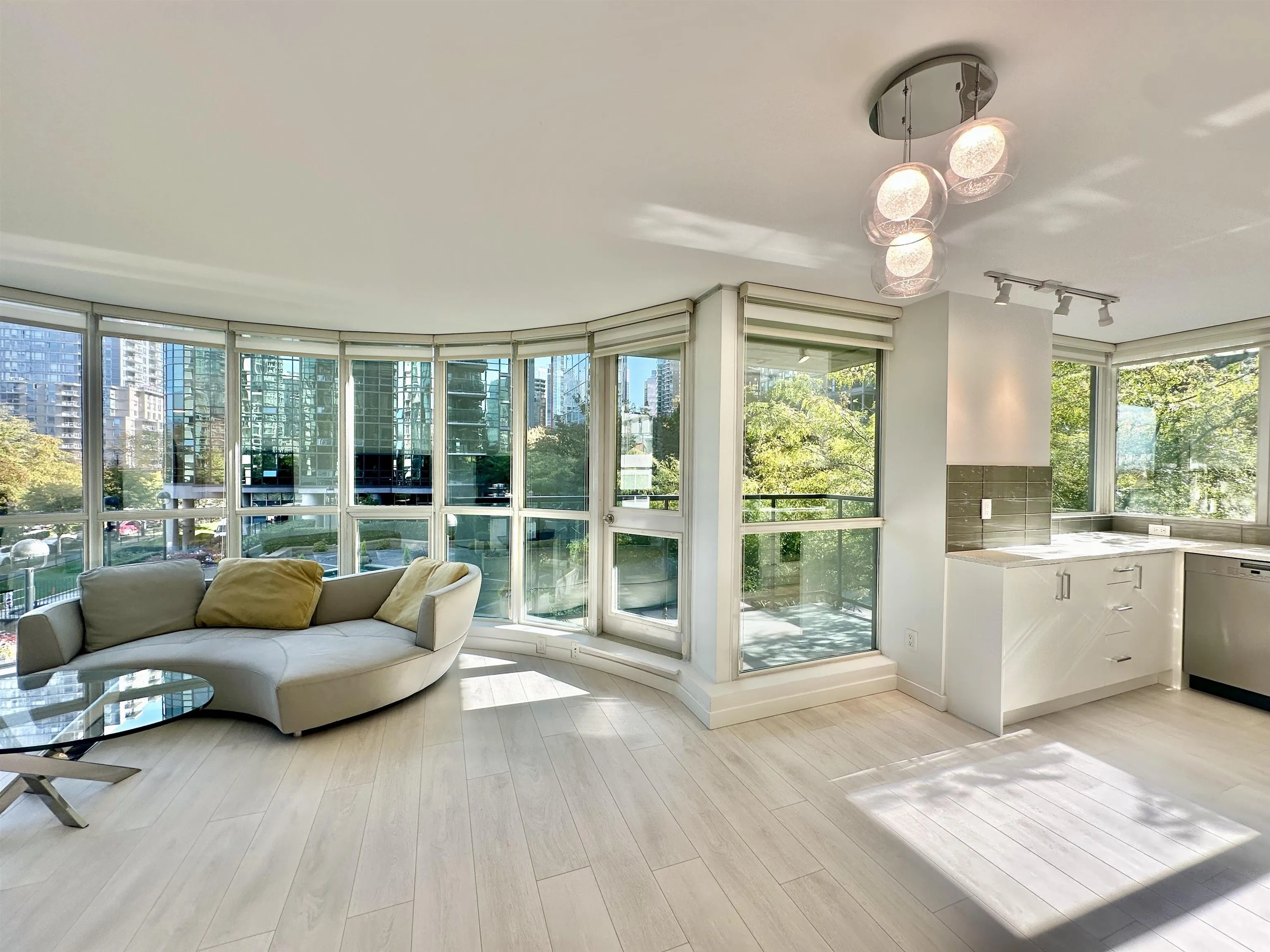 588 Broughton Street #206