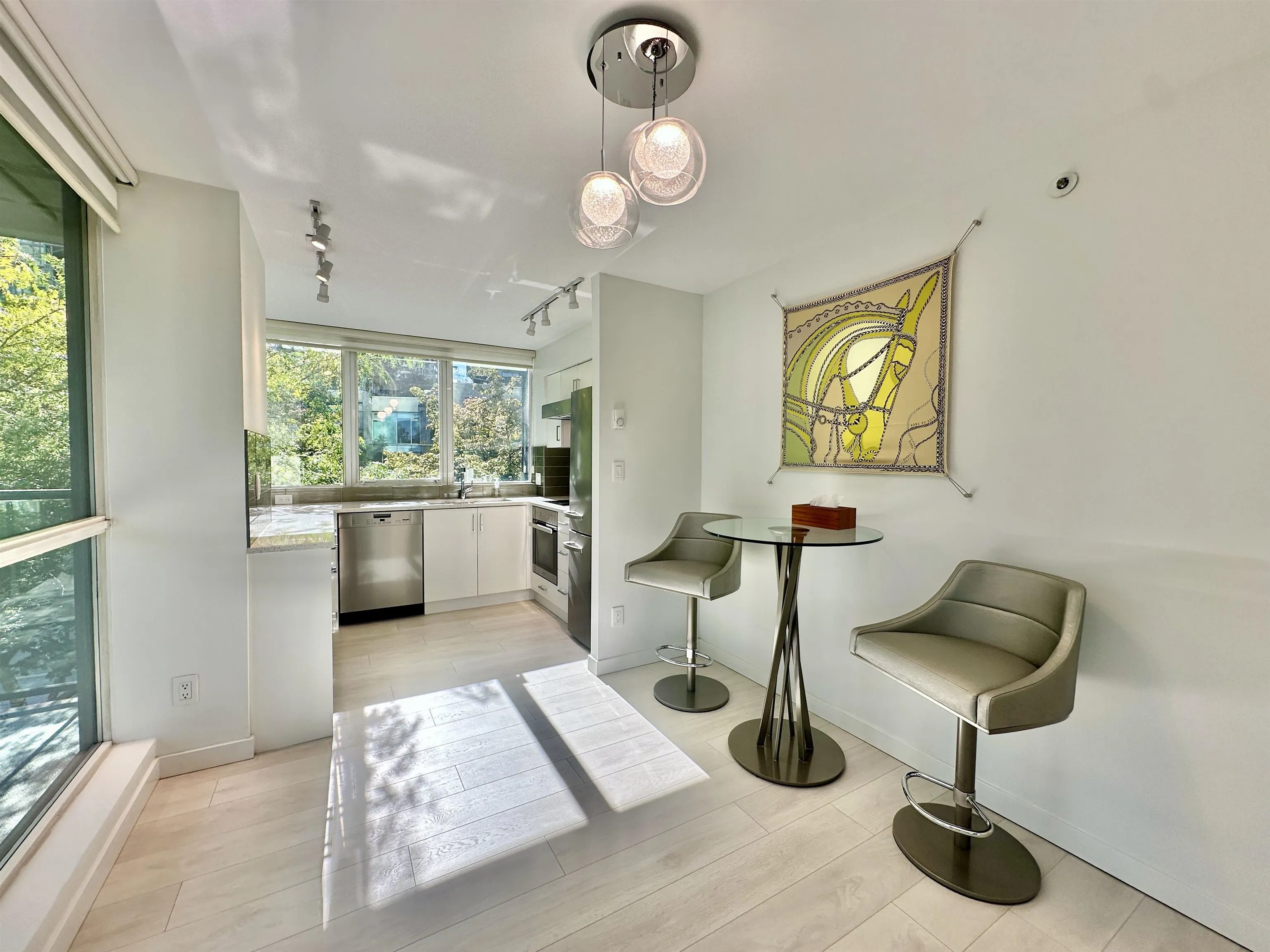 588 Broughton Street #206