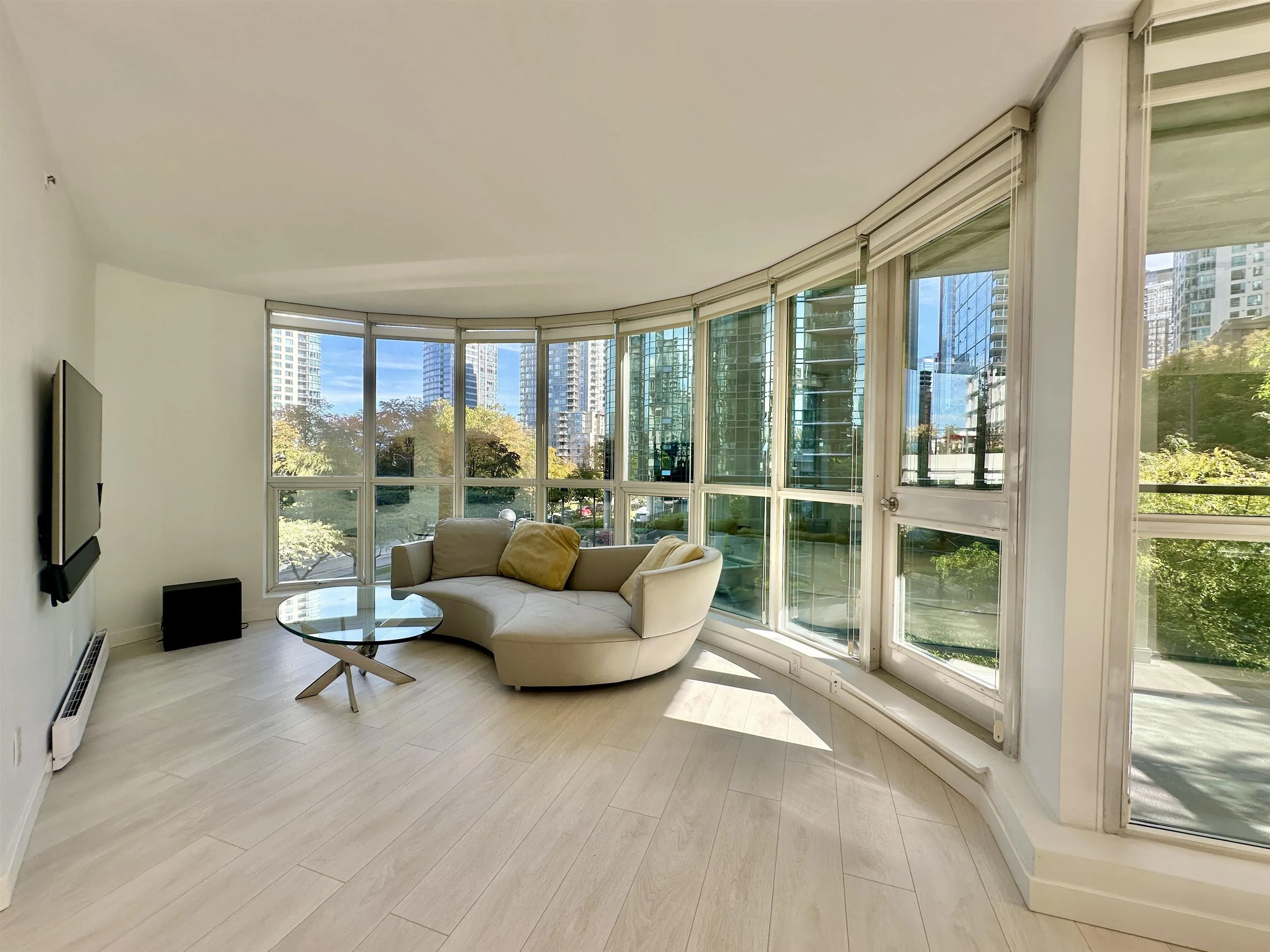 588 Broughton Street #206