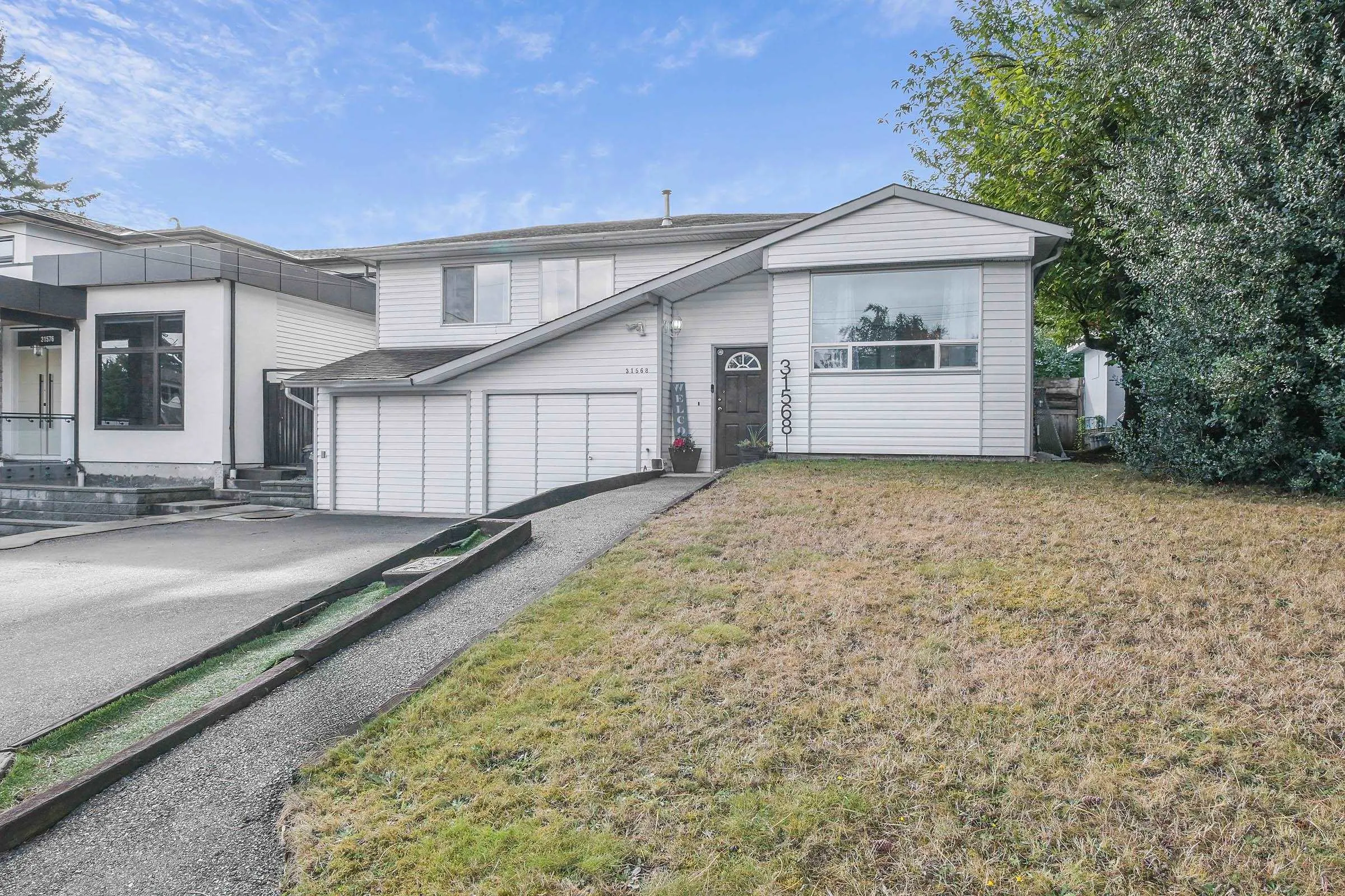 31568 Oakridge Crescent