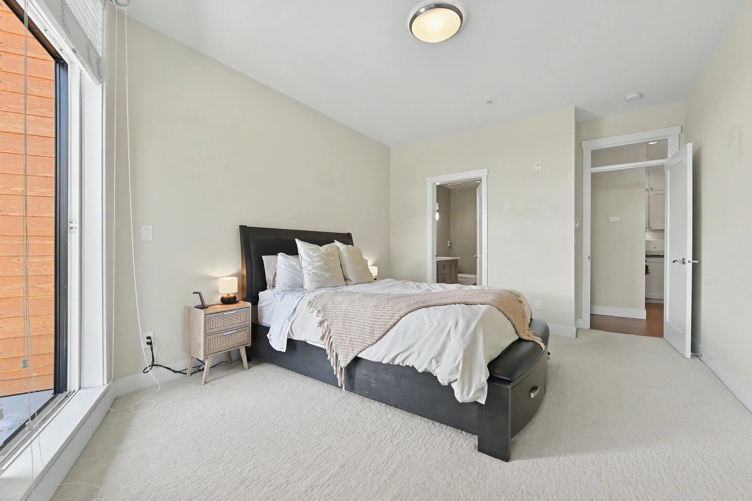 14855 Thrift Avenue #516