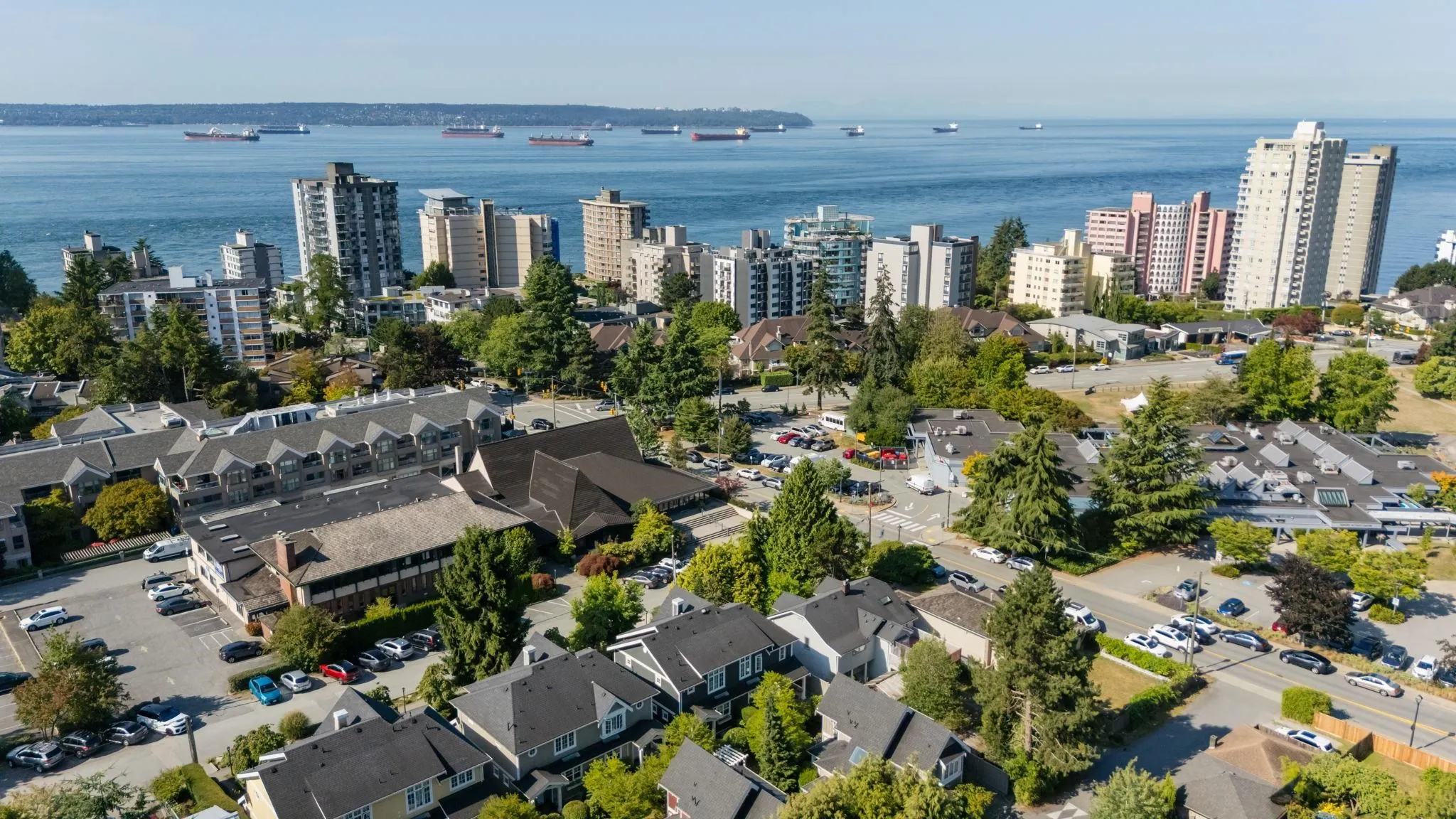 2071 Esquimalt Avenue