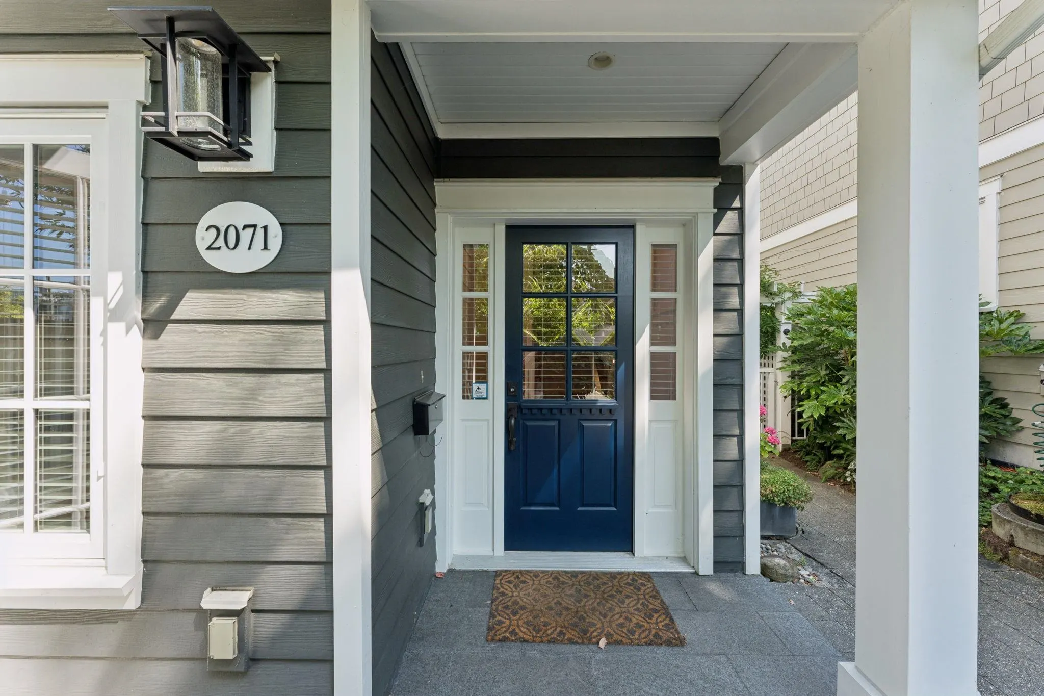 2071 Esquimalt Avenue