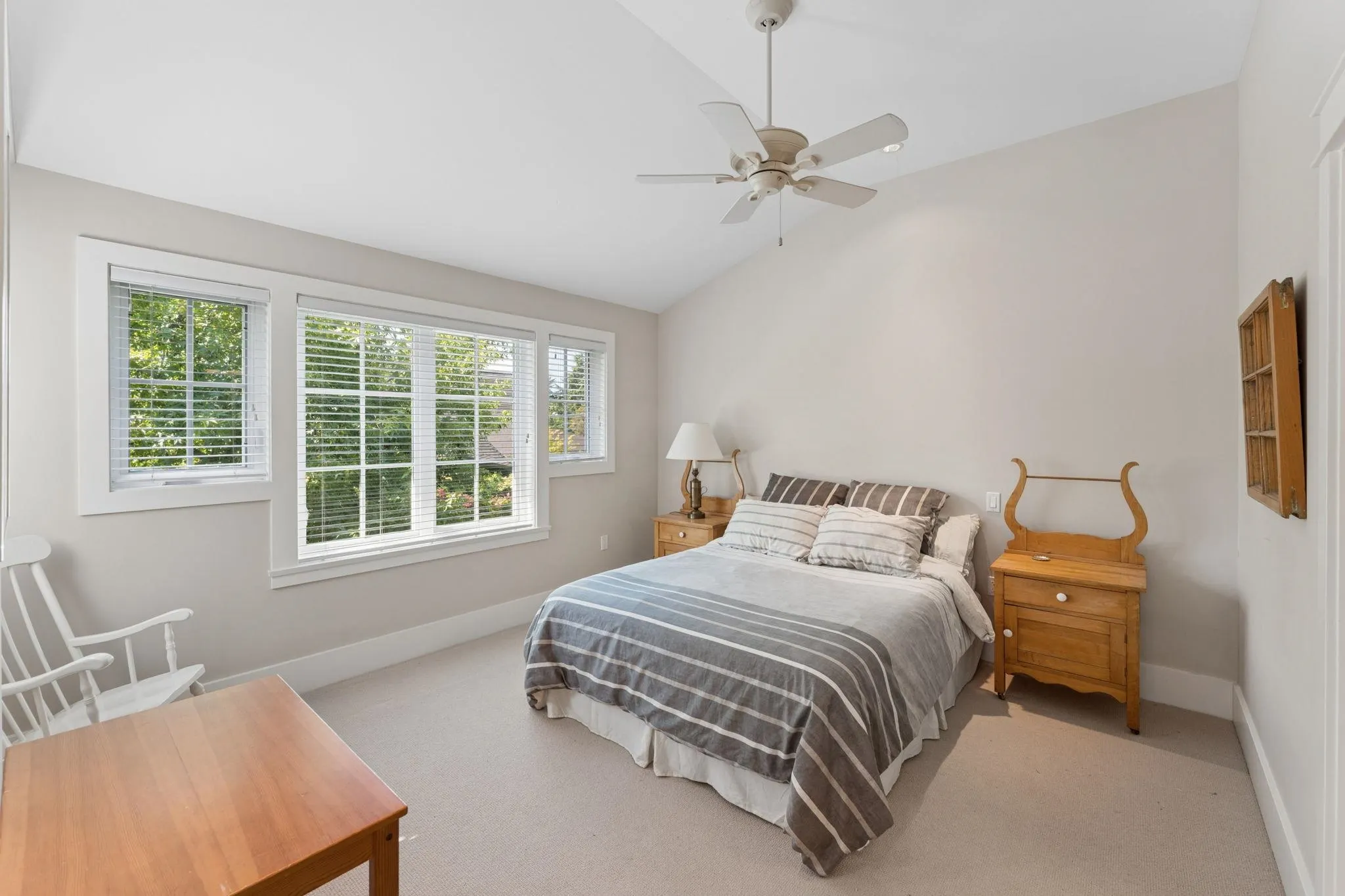 2071 Esquimalt Avenue